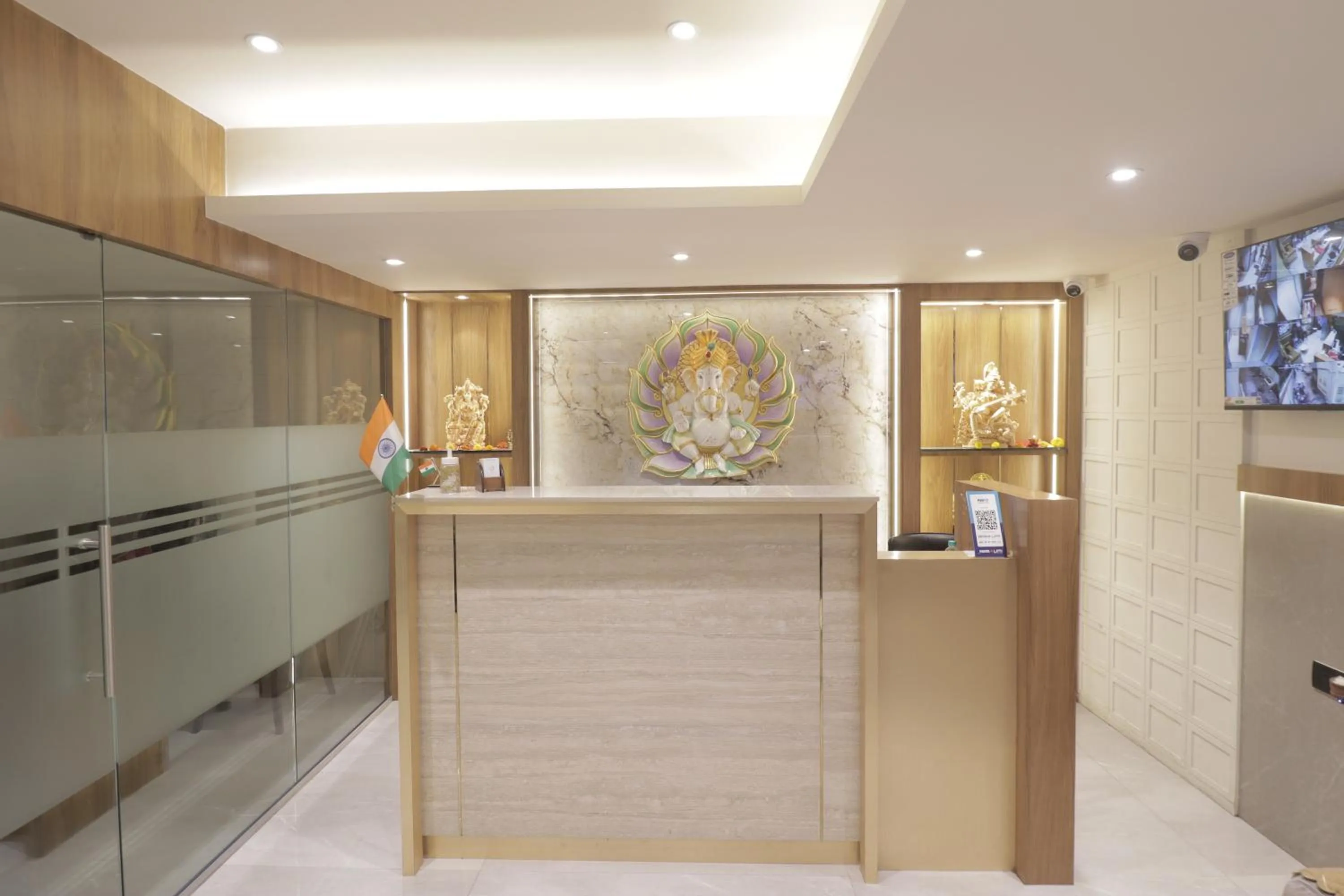 Lobby or reception in Hotel Malad Inn opposite Malad Railway Station