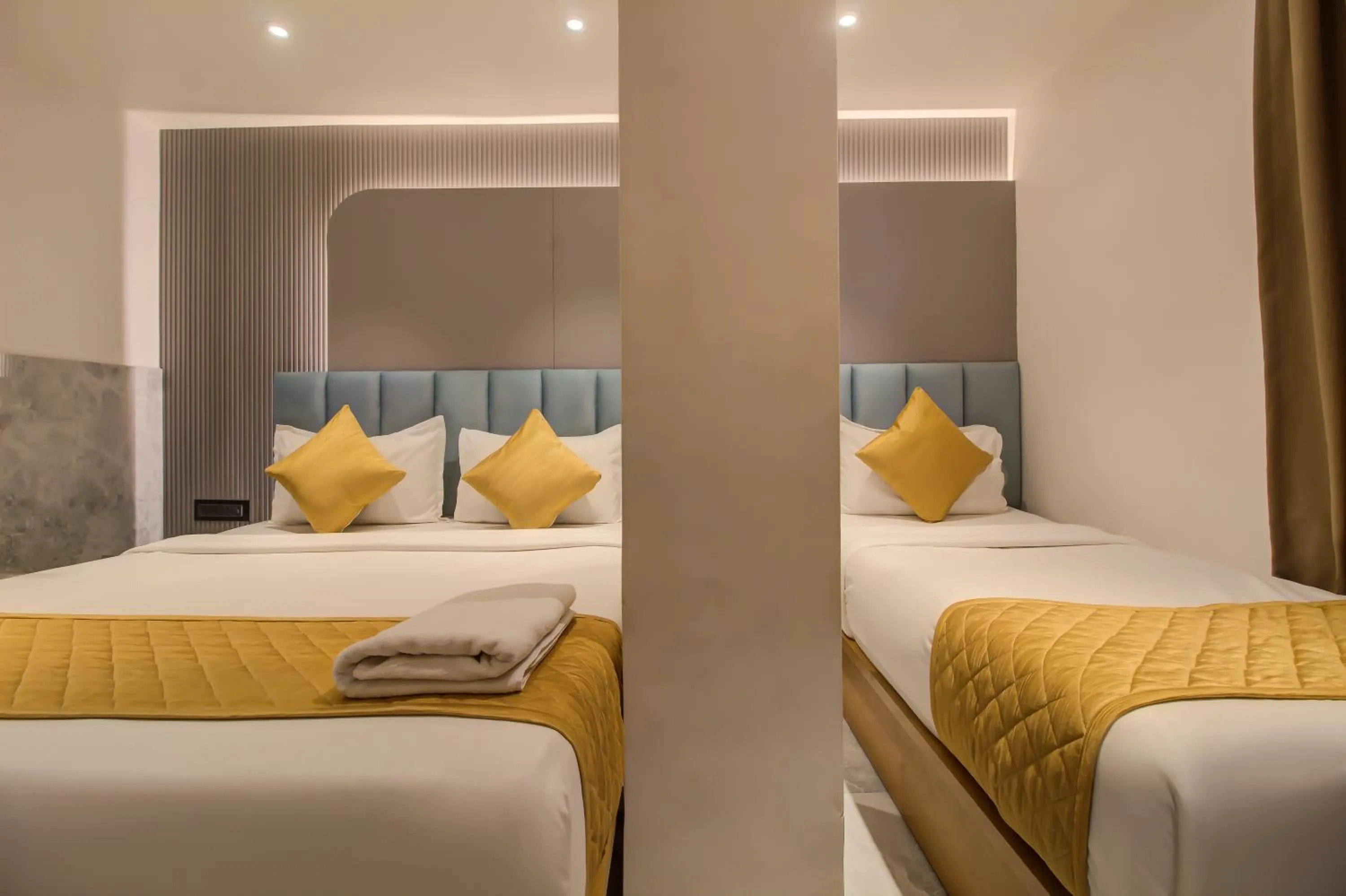 Bedroom, Bed in Hotel Malad Inn opposite Malad Railway Station