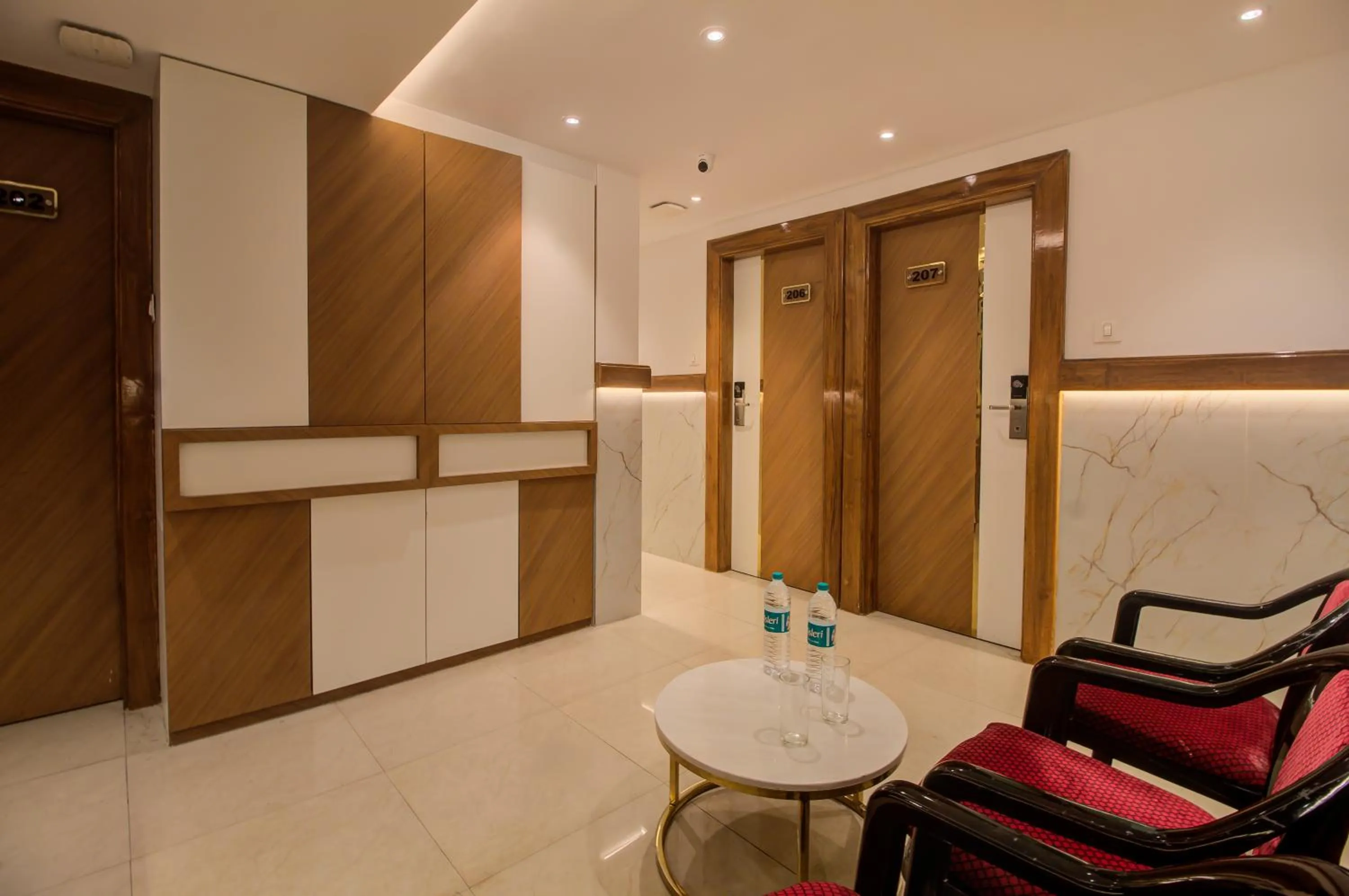 Lobby or reception in Hotel Malad Inn opposite Malad Railway Station