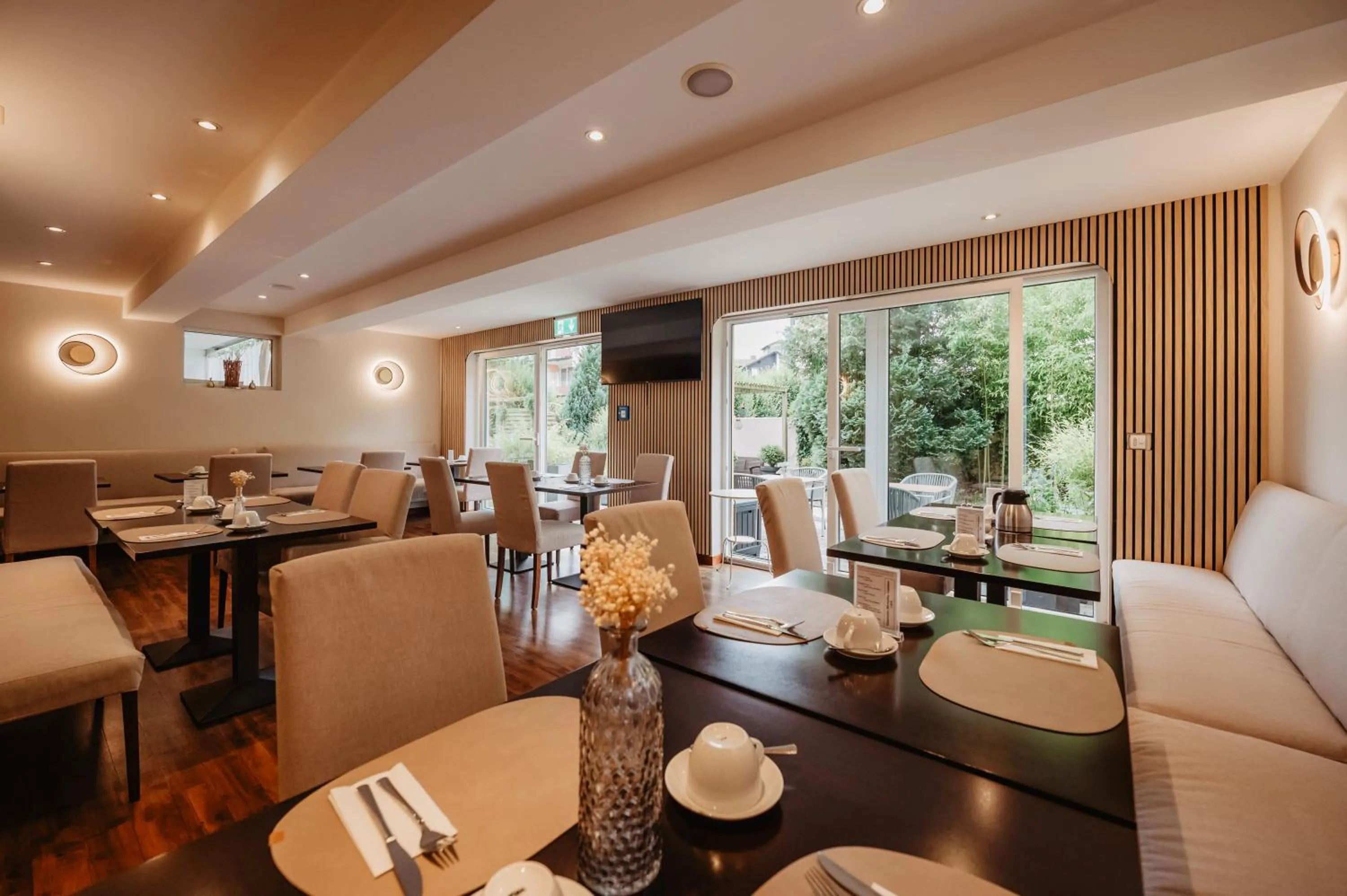 Restaurant/places to eat in Aparthotel Christine