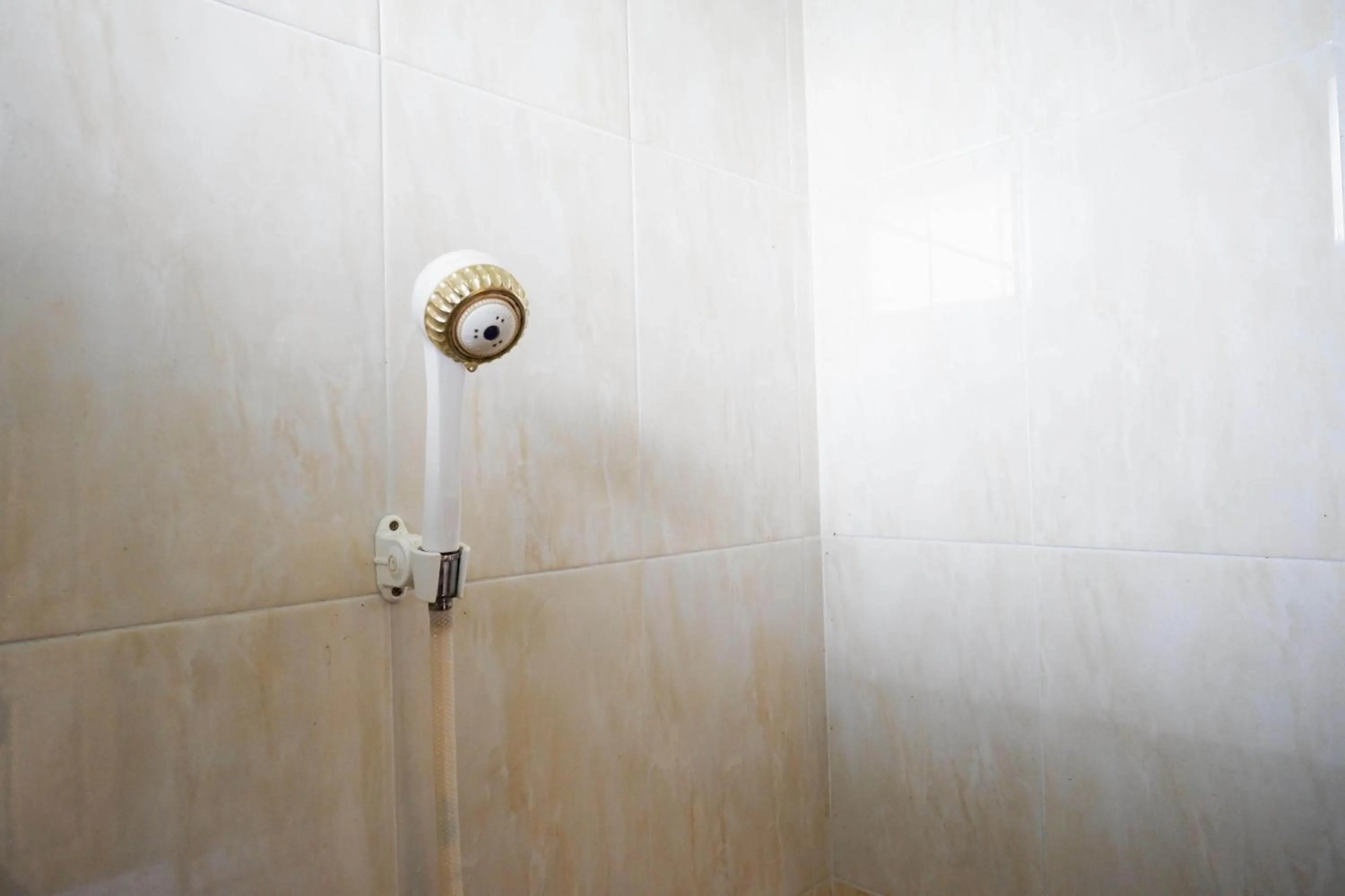 Bathroom in RedDoorz near Lokawisata Baturaden