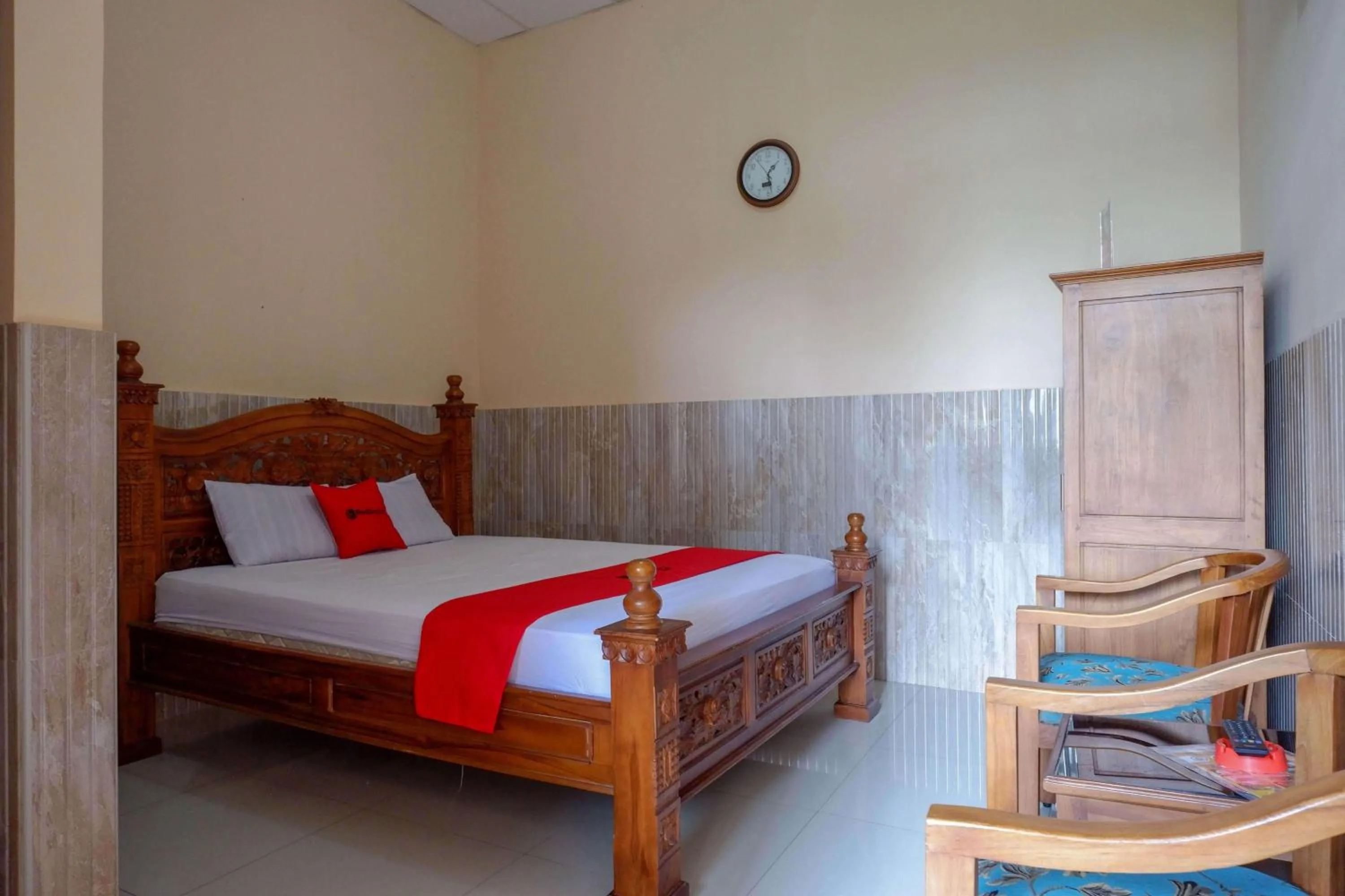 Bedroom, Bed in RedDoorz near Lokawisata Baturaden