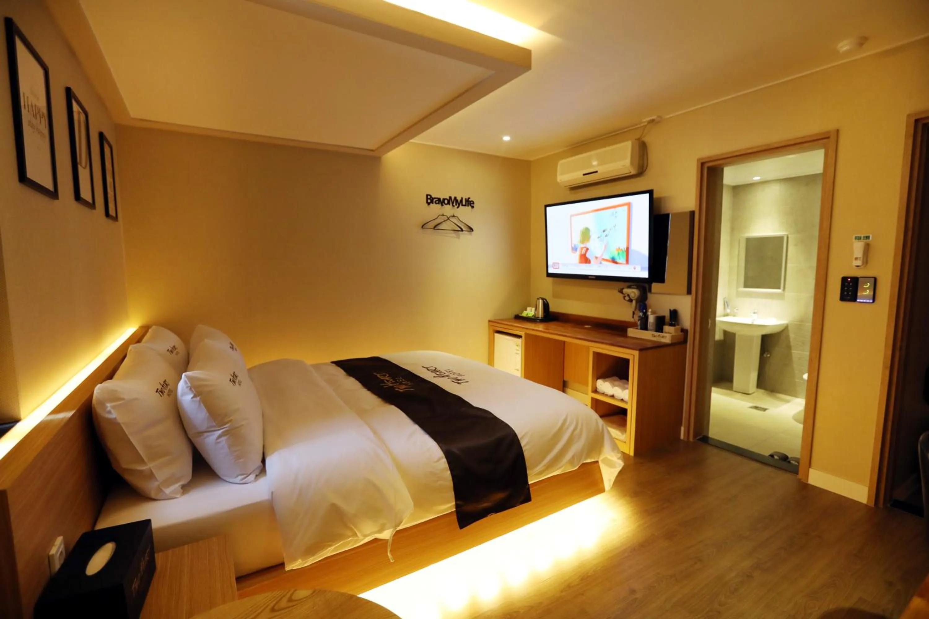 Bed in Hotel Two Heart