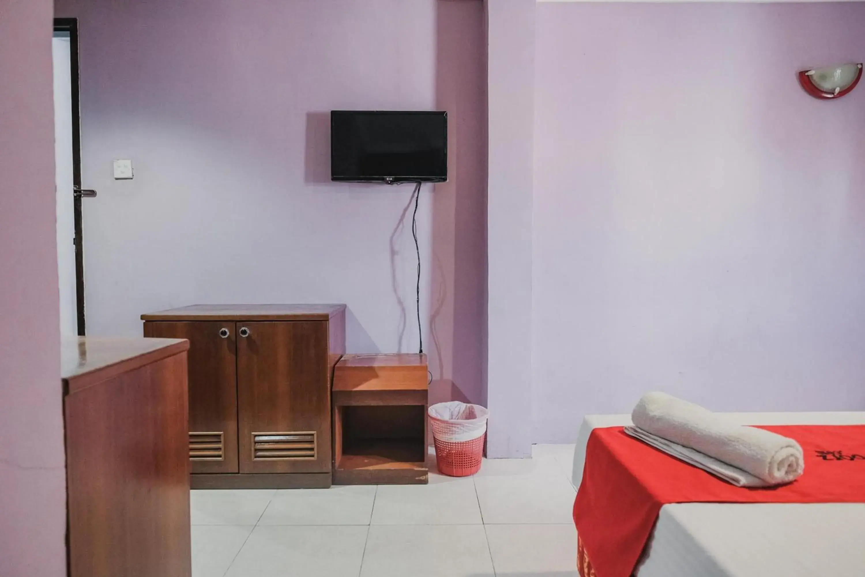 Double Room in Reddoorz near Nagoya Hill Mall Batam 5 Double Room in Reddoorz near Nagoya Hill Mall Batam 5