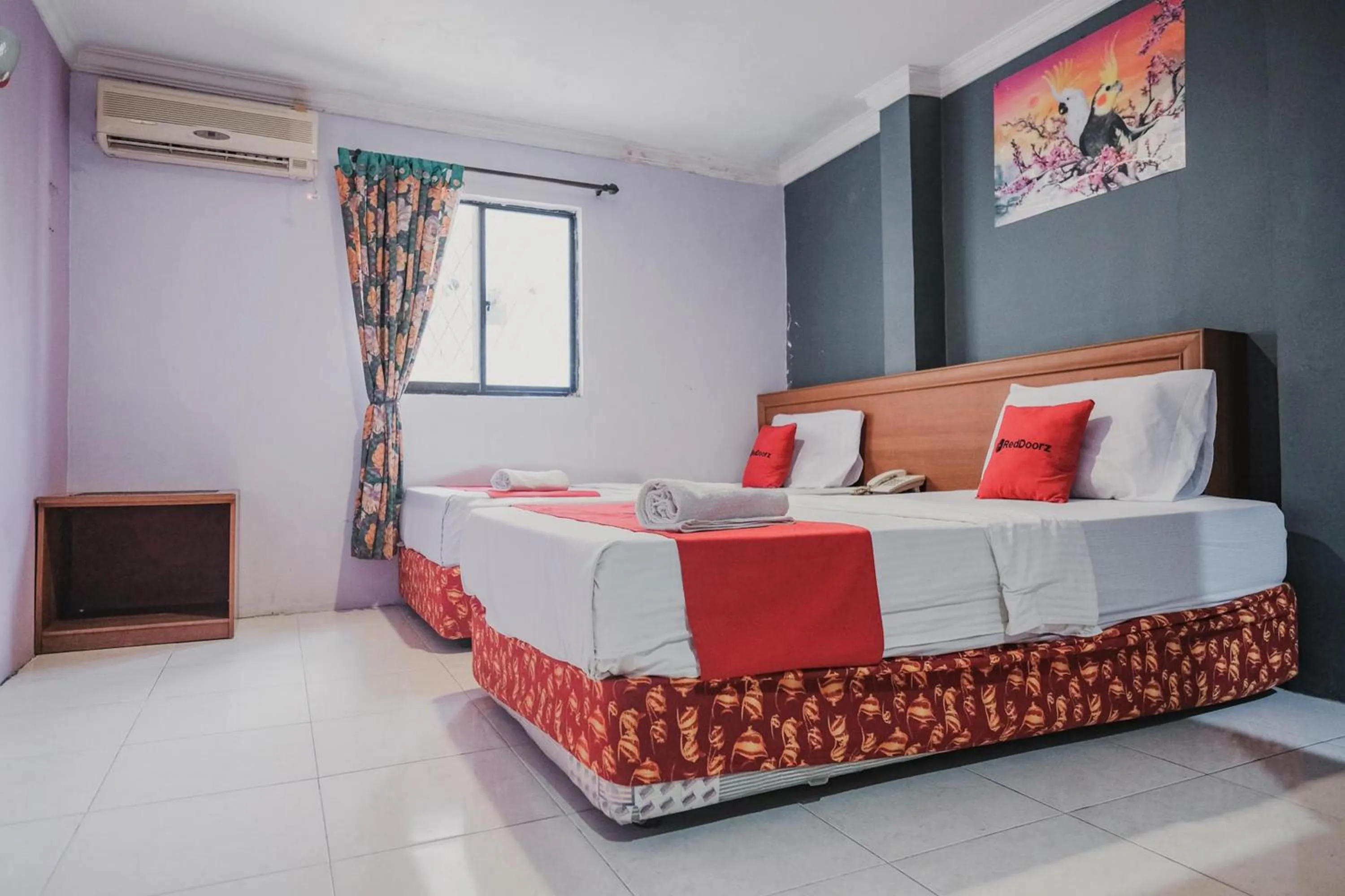 Bed in Reddoorz near Nagoya Hill Mall Batam 5