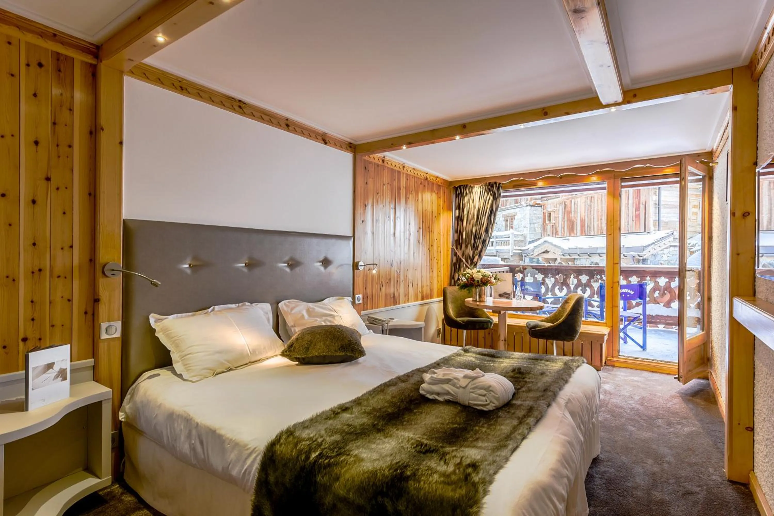 Bed in Hôtel Les Sherpas