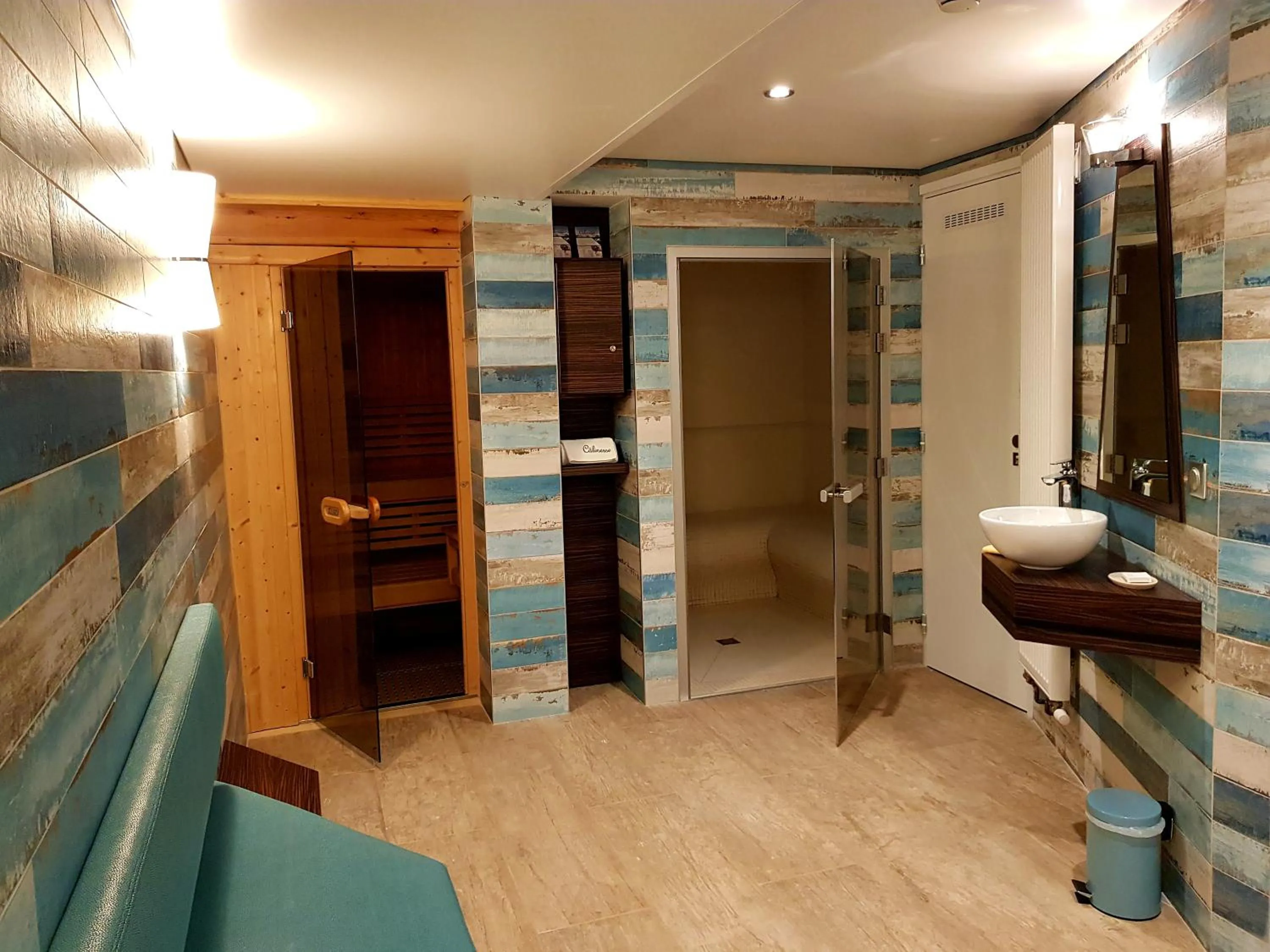 Shower in Hôtel Les Sherpas