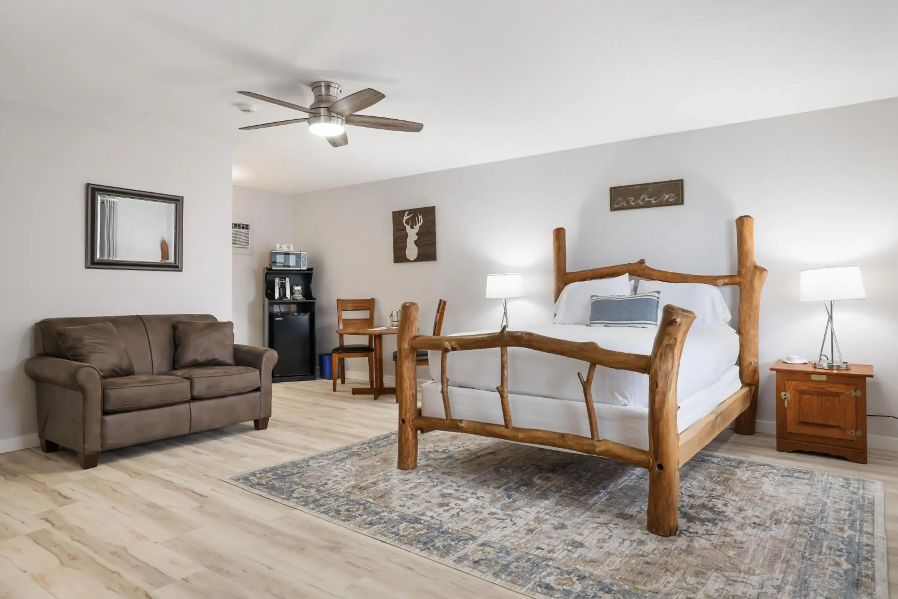 Queen Room - single occupancy in East Shore Lodging Queen Room - single occupancy in East Shore Lodging