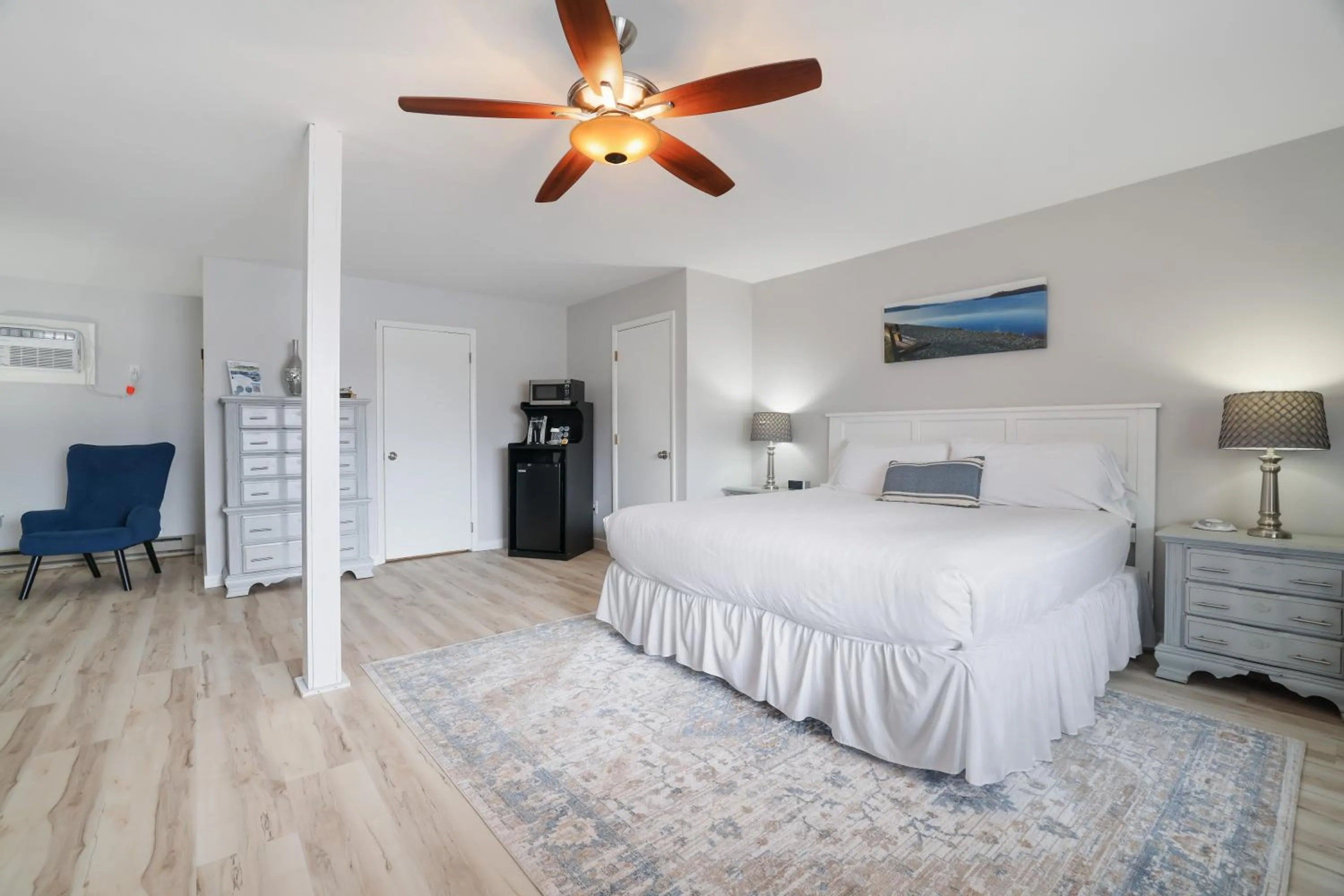 Bed in East Shore Lodging