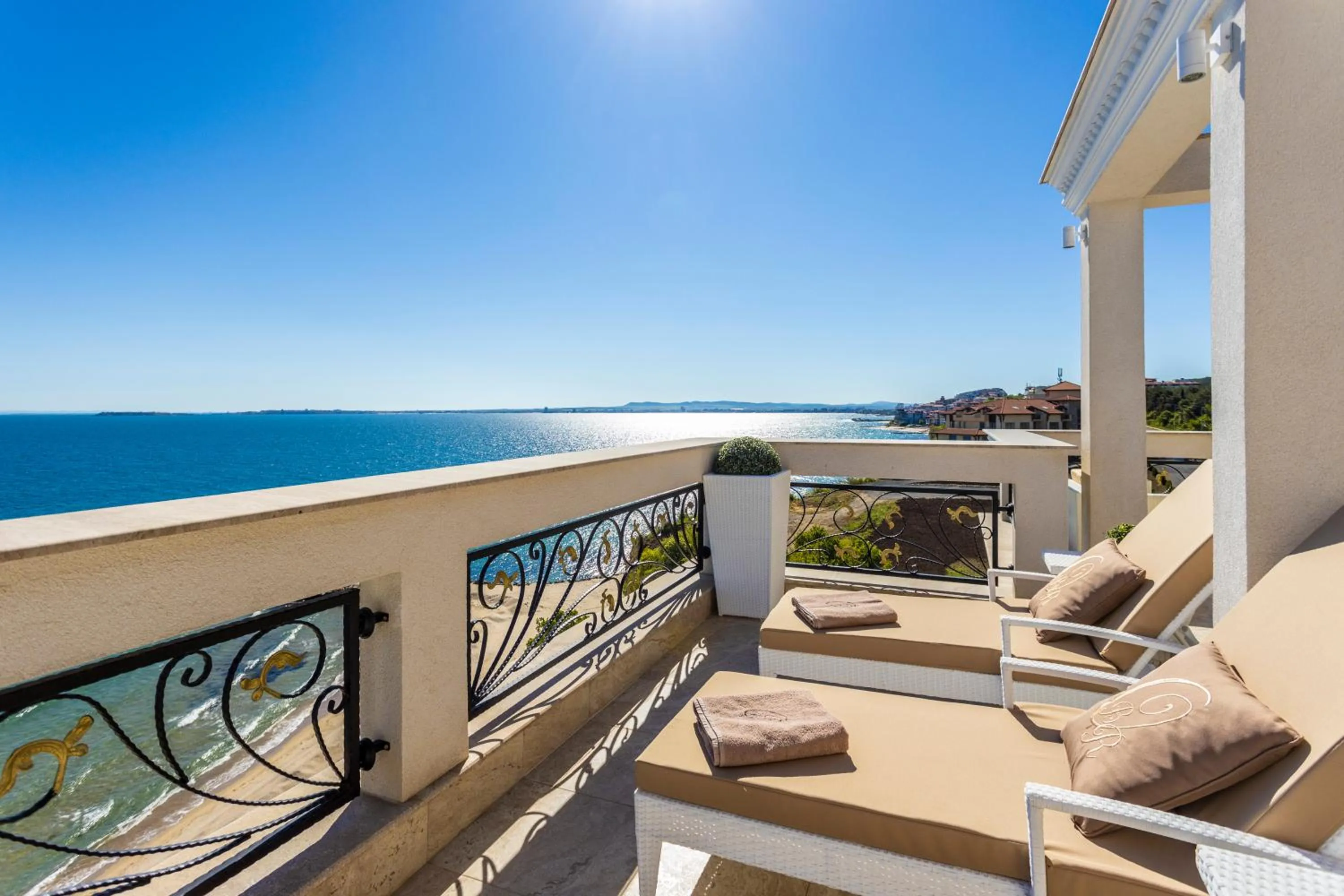 Balcony/Terrace in Onyx Beach Residence - Free Beach Access & Parking