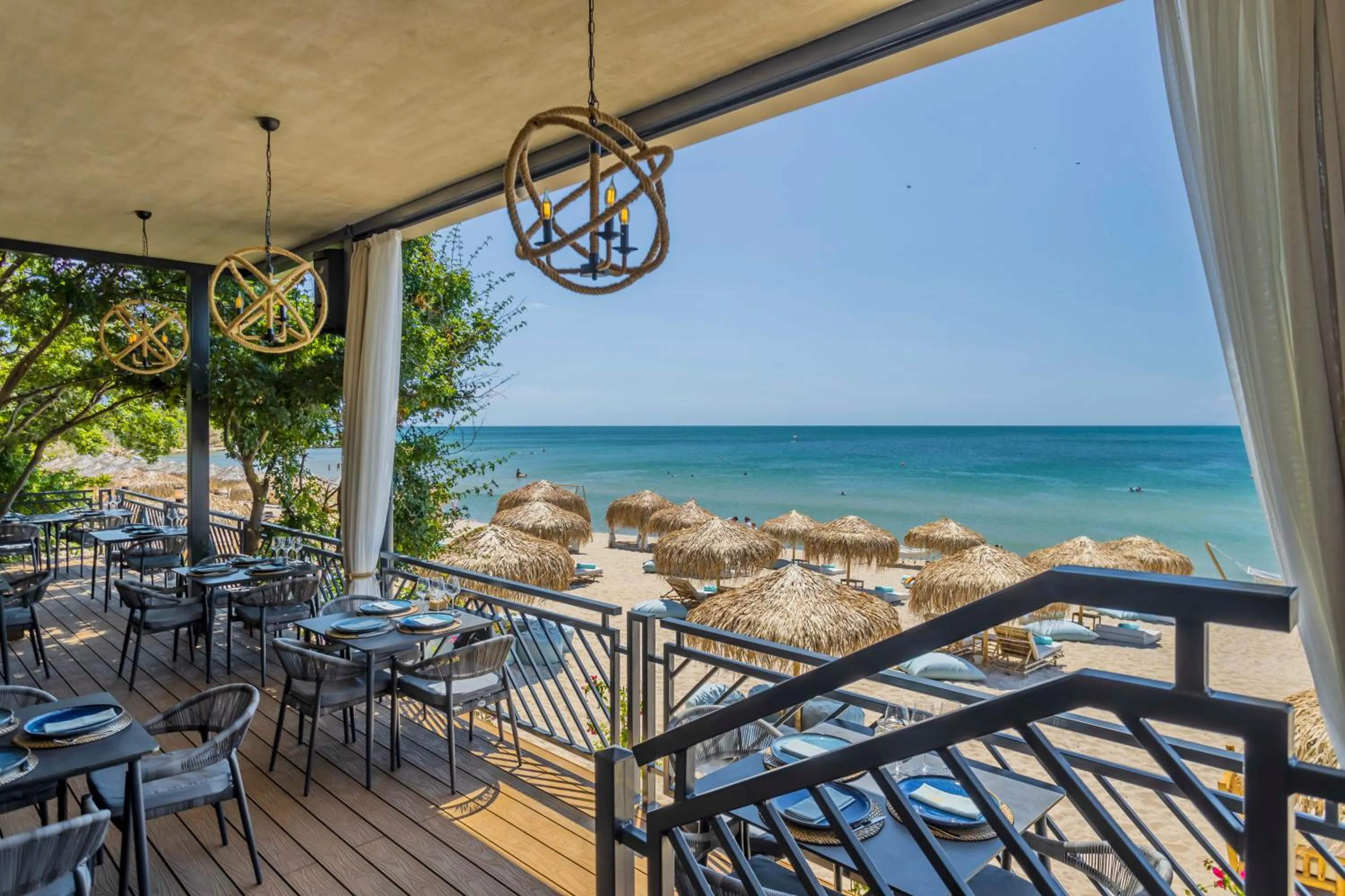 Restaurant/places to eat in Onyx Beach Residence - Free Beach Access & Parking