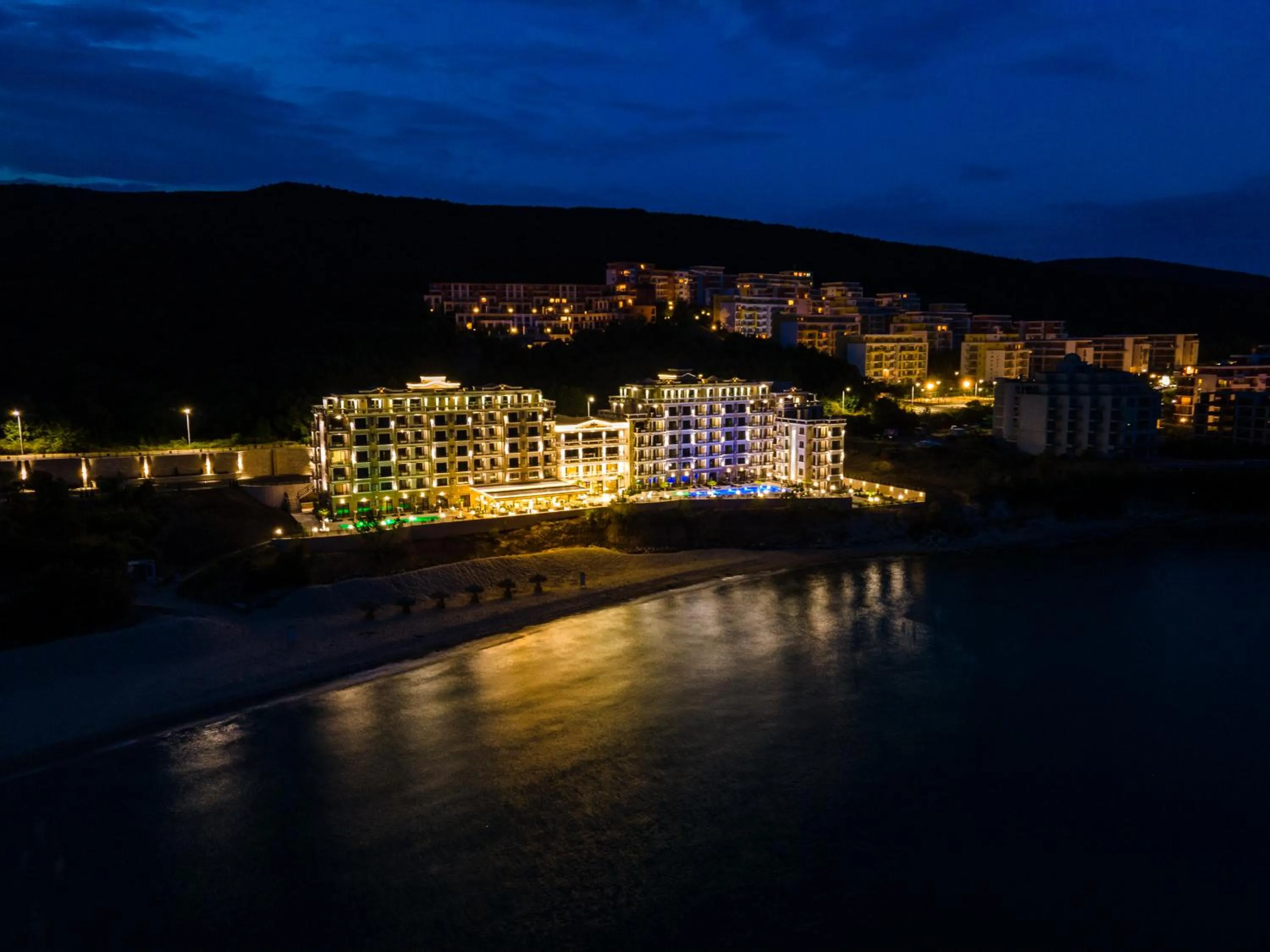 Property building in Onyx Beach Residence - Free Beach Access & Parking