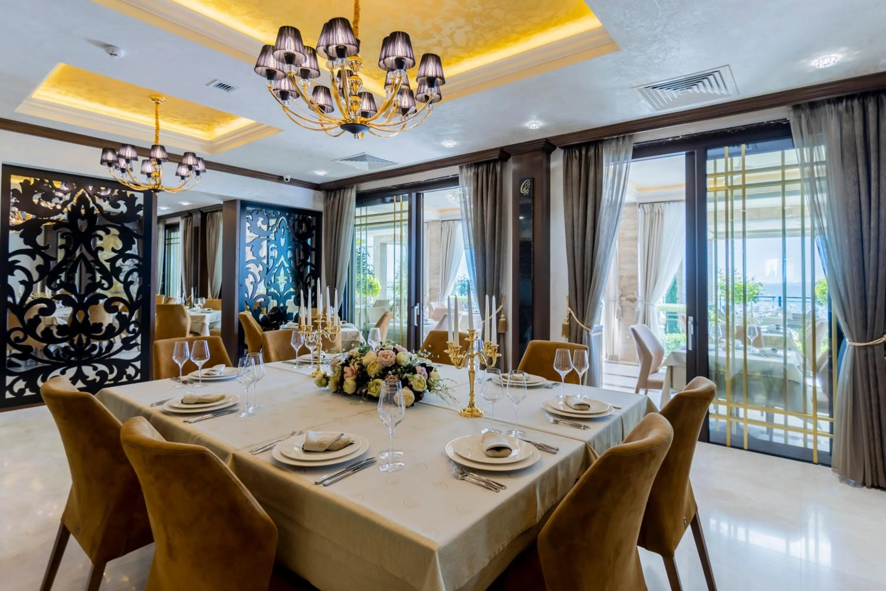 Restaurant/places to eat in Onyx Beach Residence - Free Beach Access & Parking