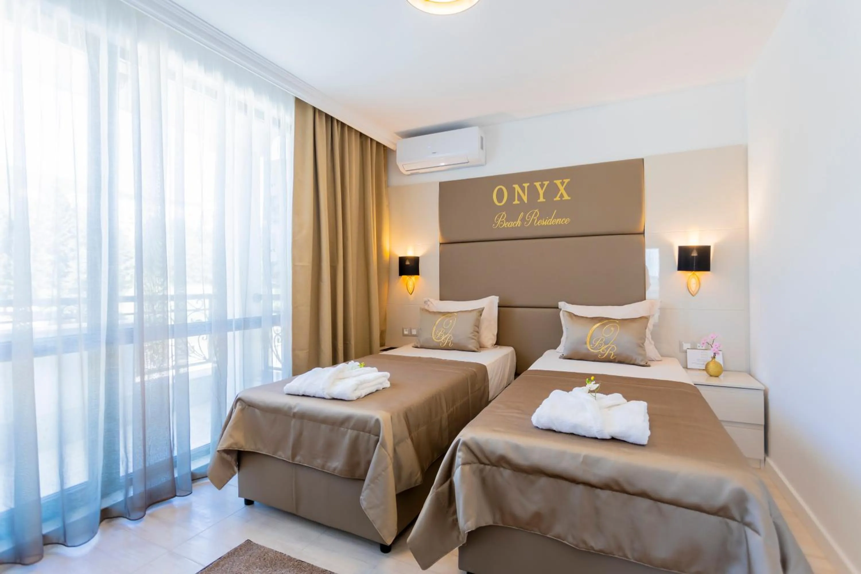 Bed in Onyx Beach Residence - Free Beach Access & Parking