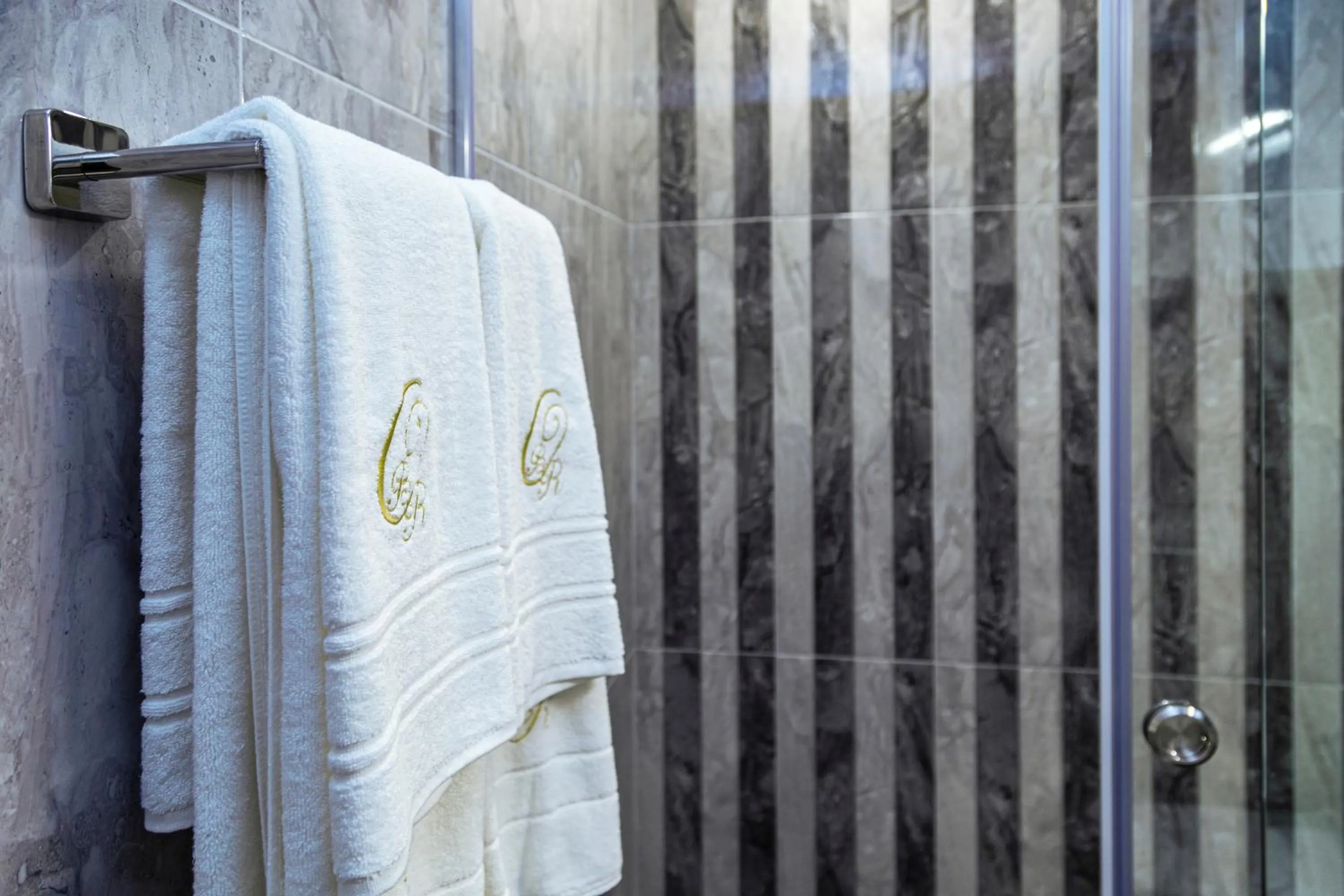 Bathroom in Onyx Beach Residence - Free Beach Access & Parking