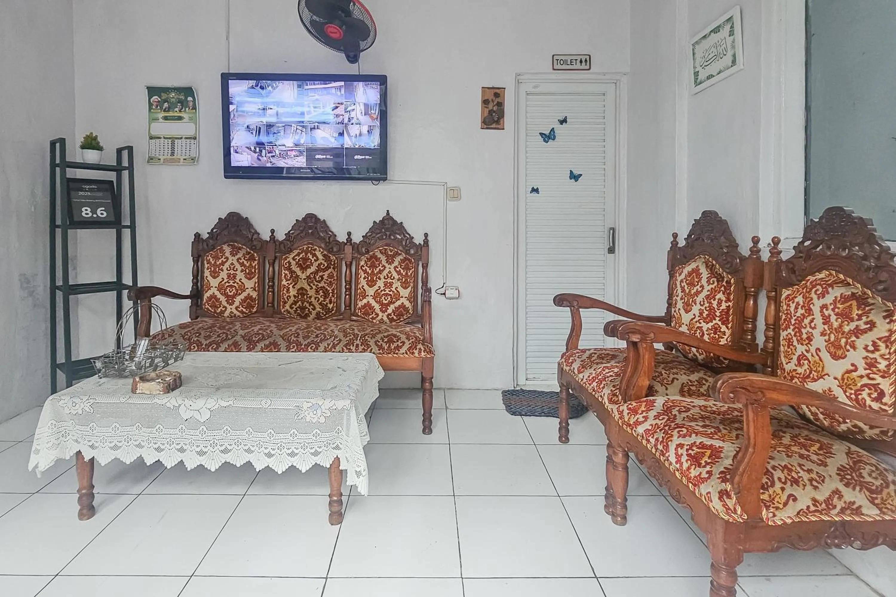 Seating area in Urbanview Villa Balong BHO Syariah Bandung