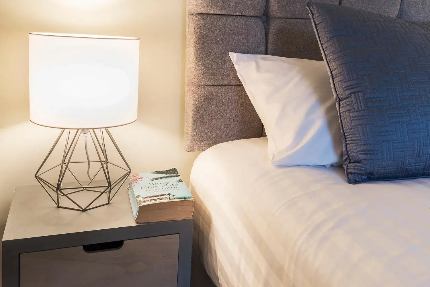 Other, Bed in Blue Door Apartments Other, Bed in Blue Door Apartments