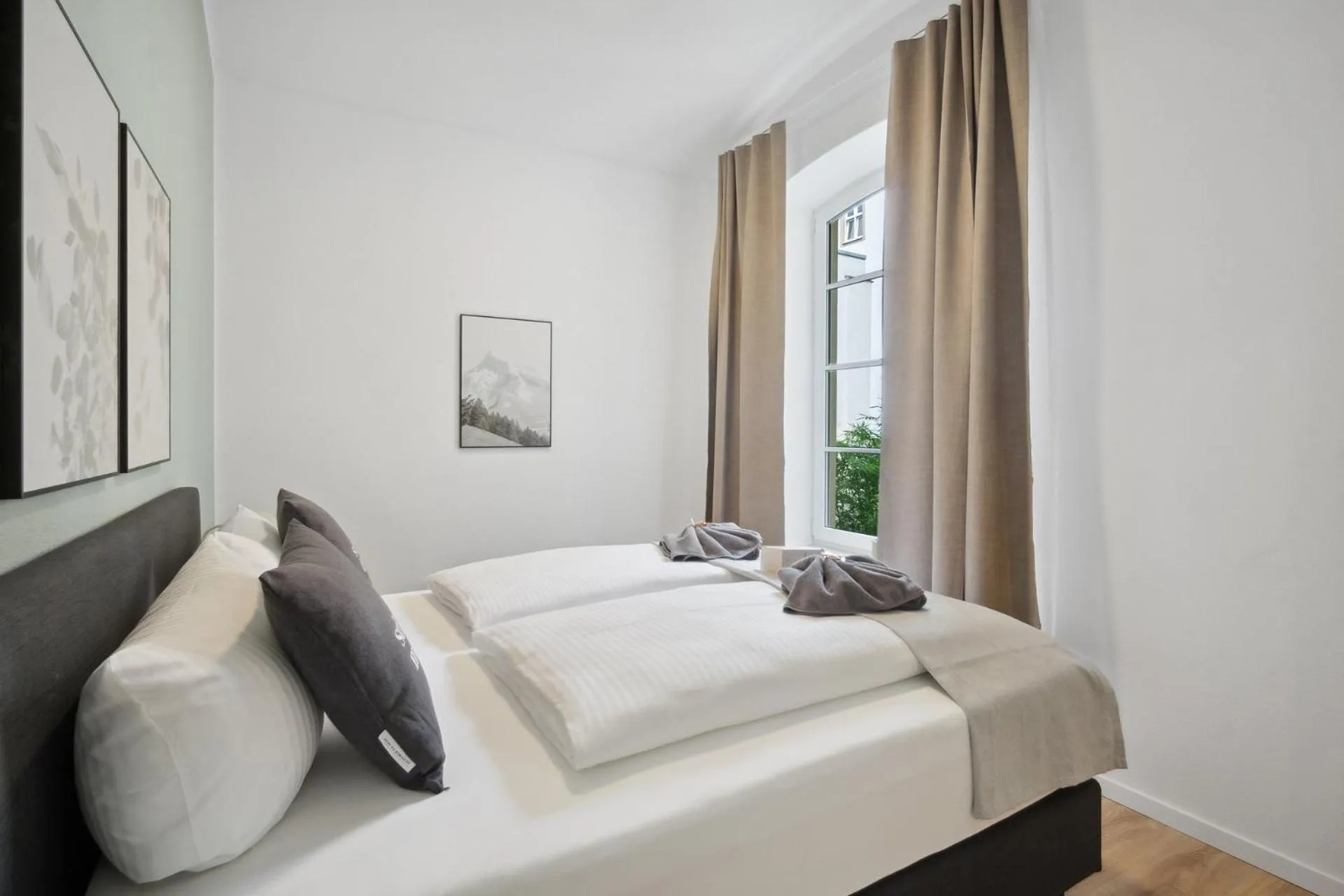 Bed in Limehome Dresden Jordanstraße