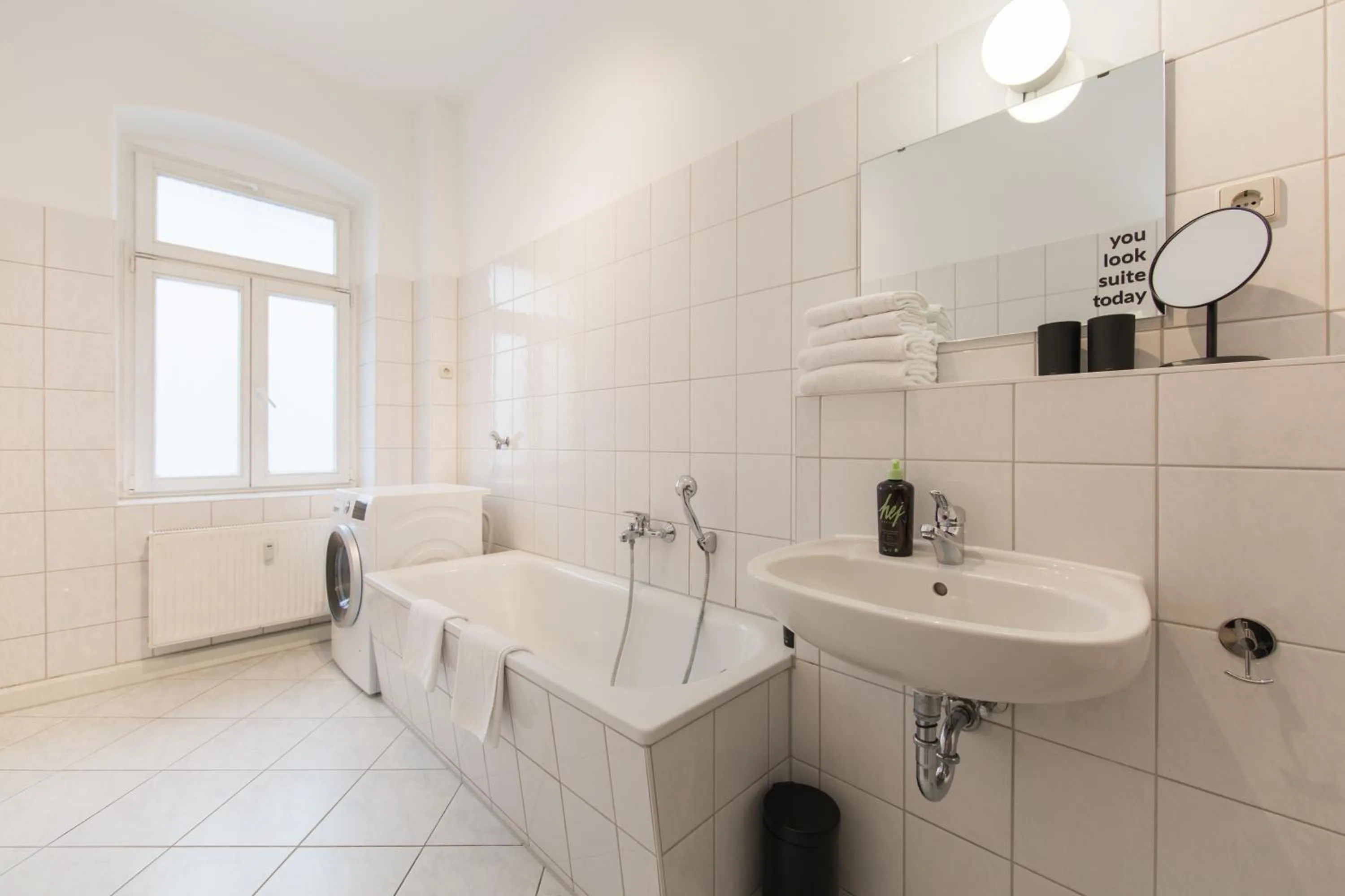 Bathroom in Limehome Dresden Jordanstraße