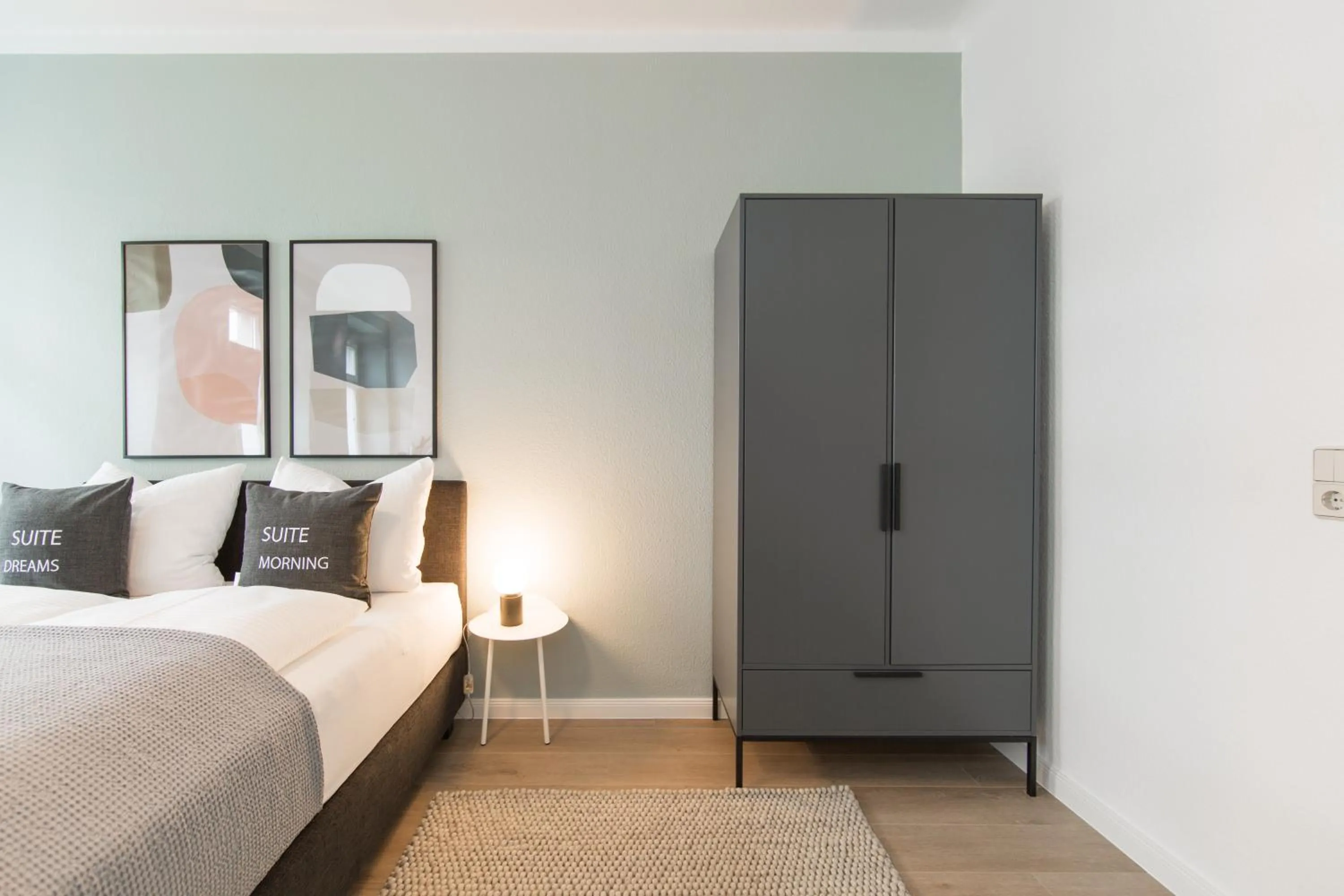 Bedroom, Bed in Limehome Dresden Jordanstraße