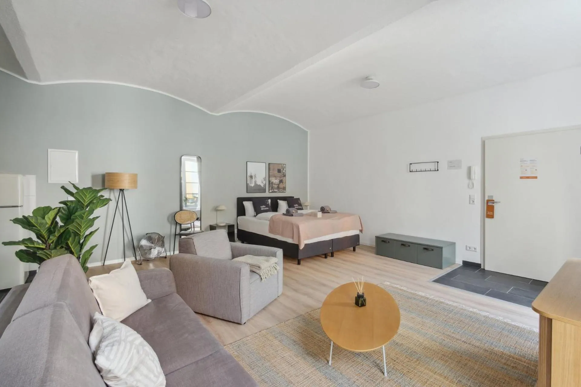 Bed in Limehome Dresden Jordanstraße