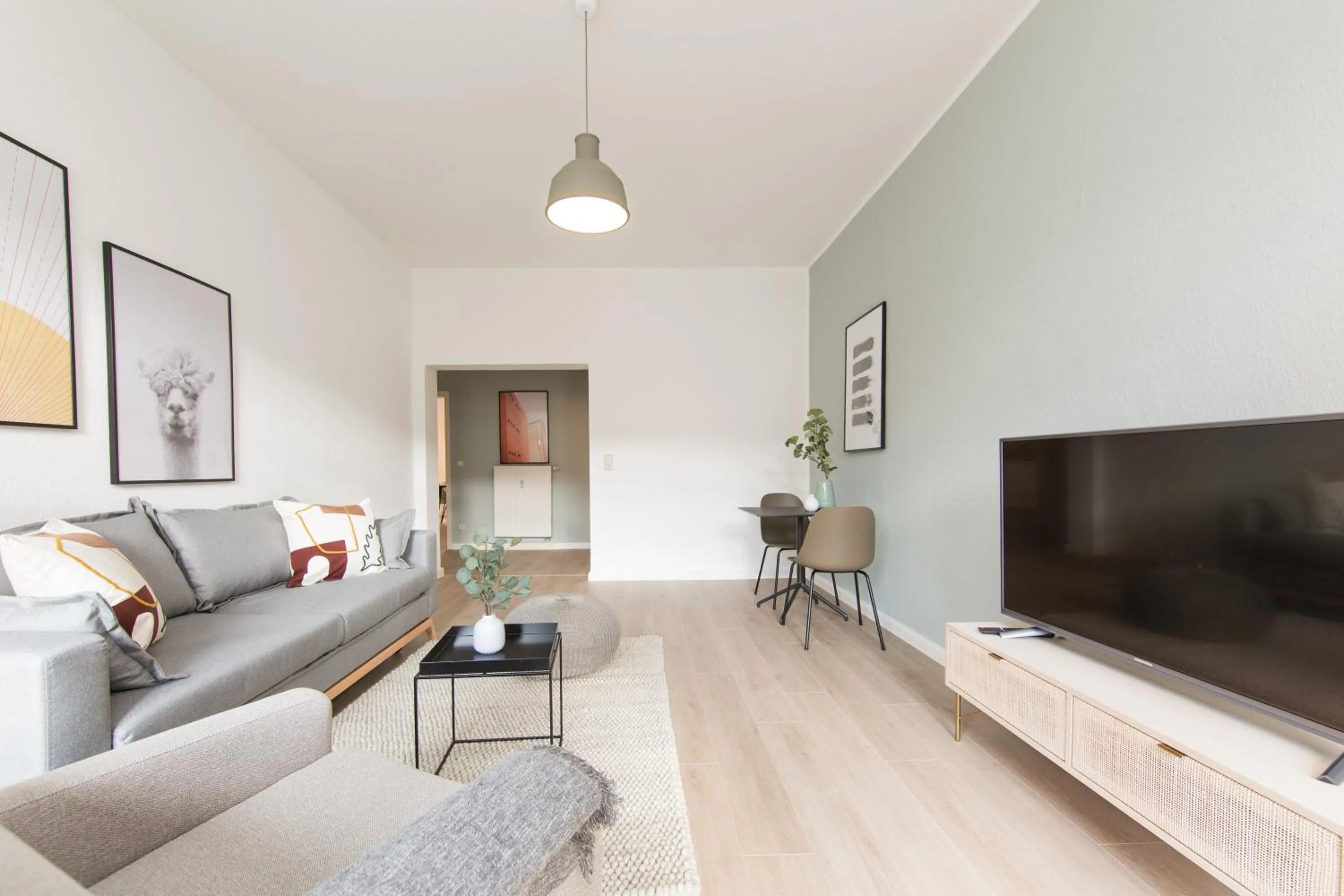 Living room in Limehome Dresden Jordanstraße