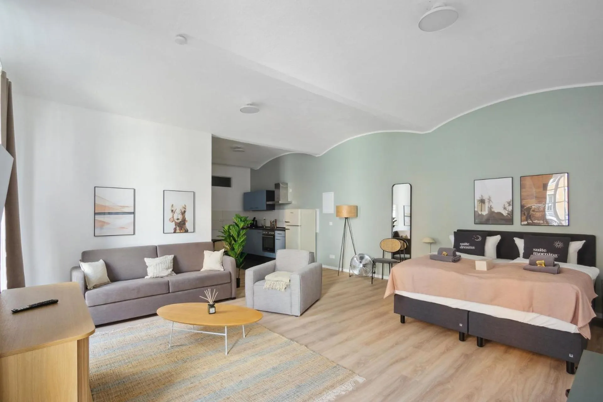 TV and multimedia, Bed in Limehome Dresden Jordanstraße