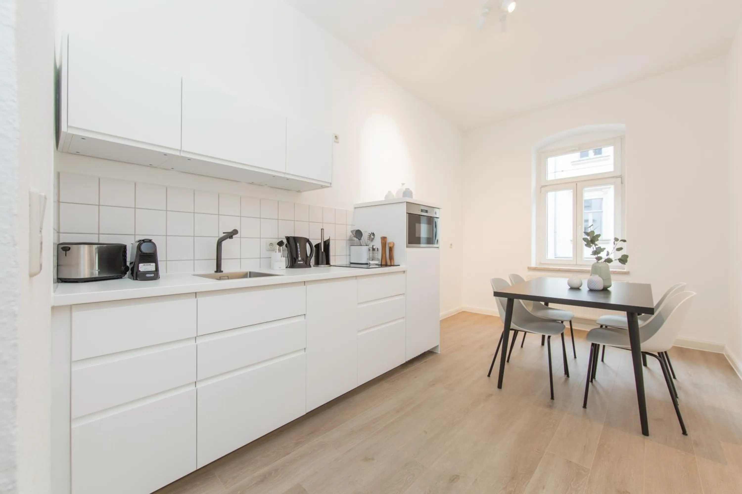 kitchen in Limehome Dresden Jordanstraße