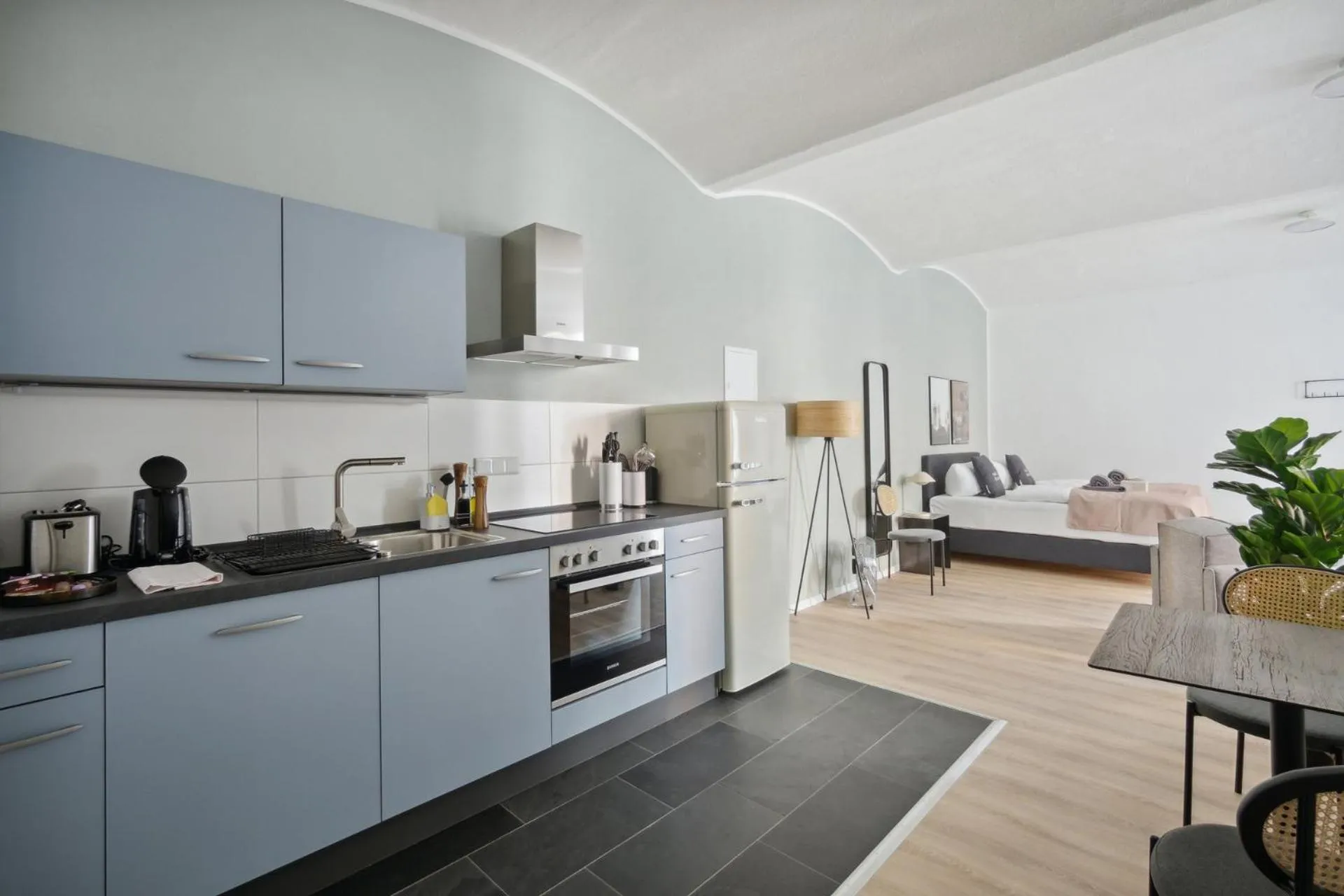 Coffee/tea facilities, Bed in Limehome Dresden Jordanstraße