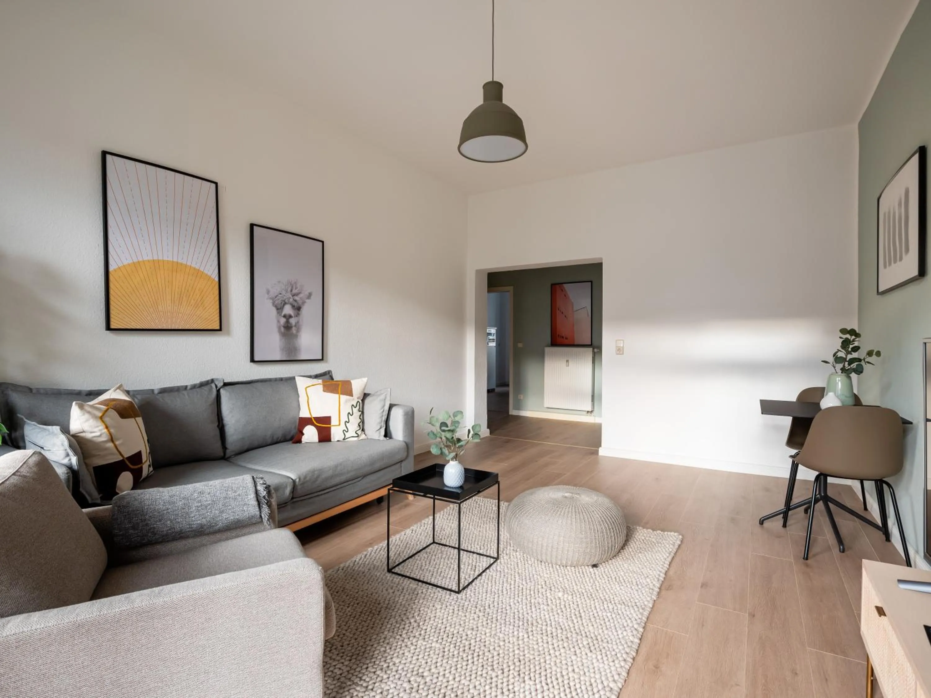 Living room in Limehome Dresden Jordanstraße