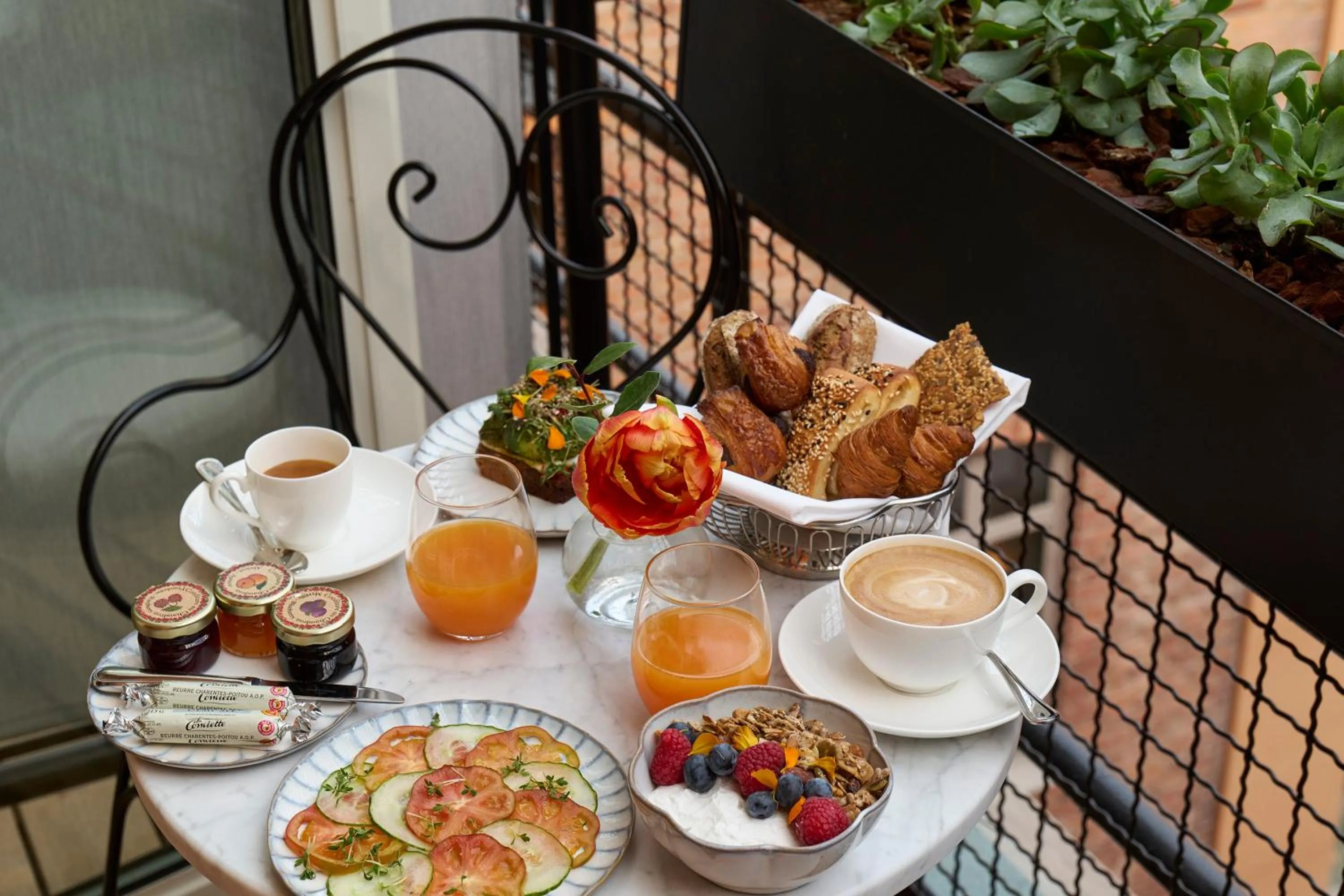 Breakfast in Villa Dagmar