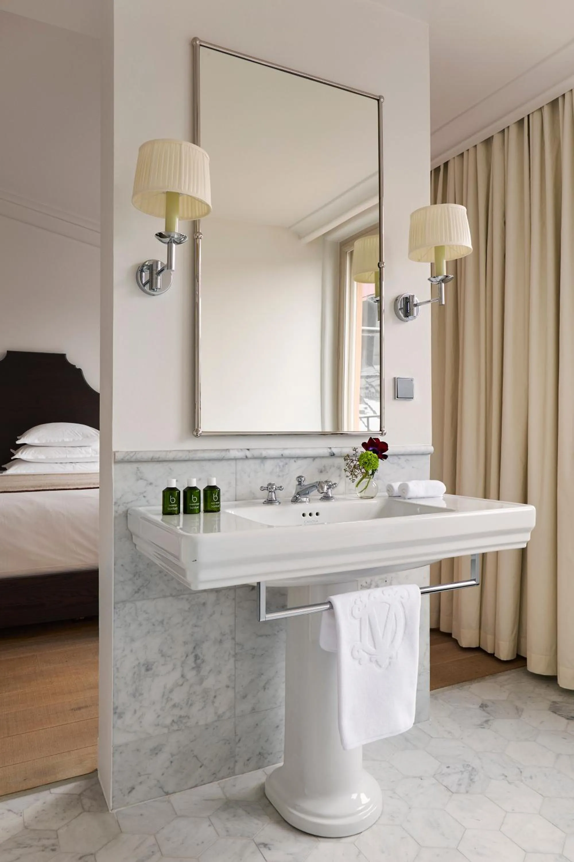 Bathroom, Bed in Villa Dagmar