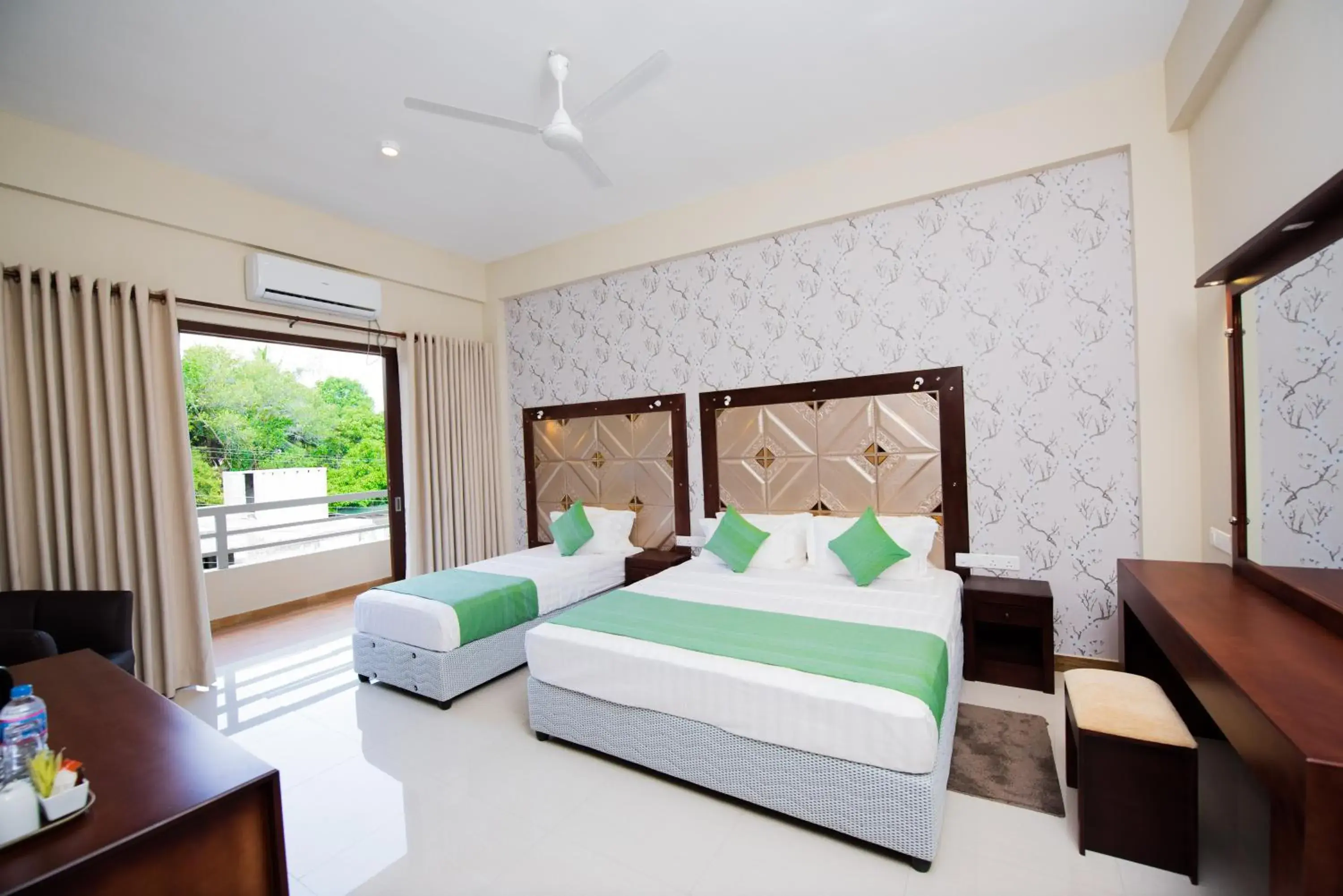 Deluxe Triple Room in Mount Rich Rumassala Deluxe Triple Room in Mount Rich Rumassala