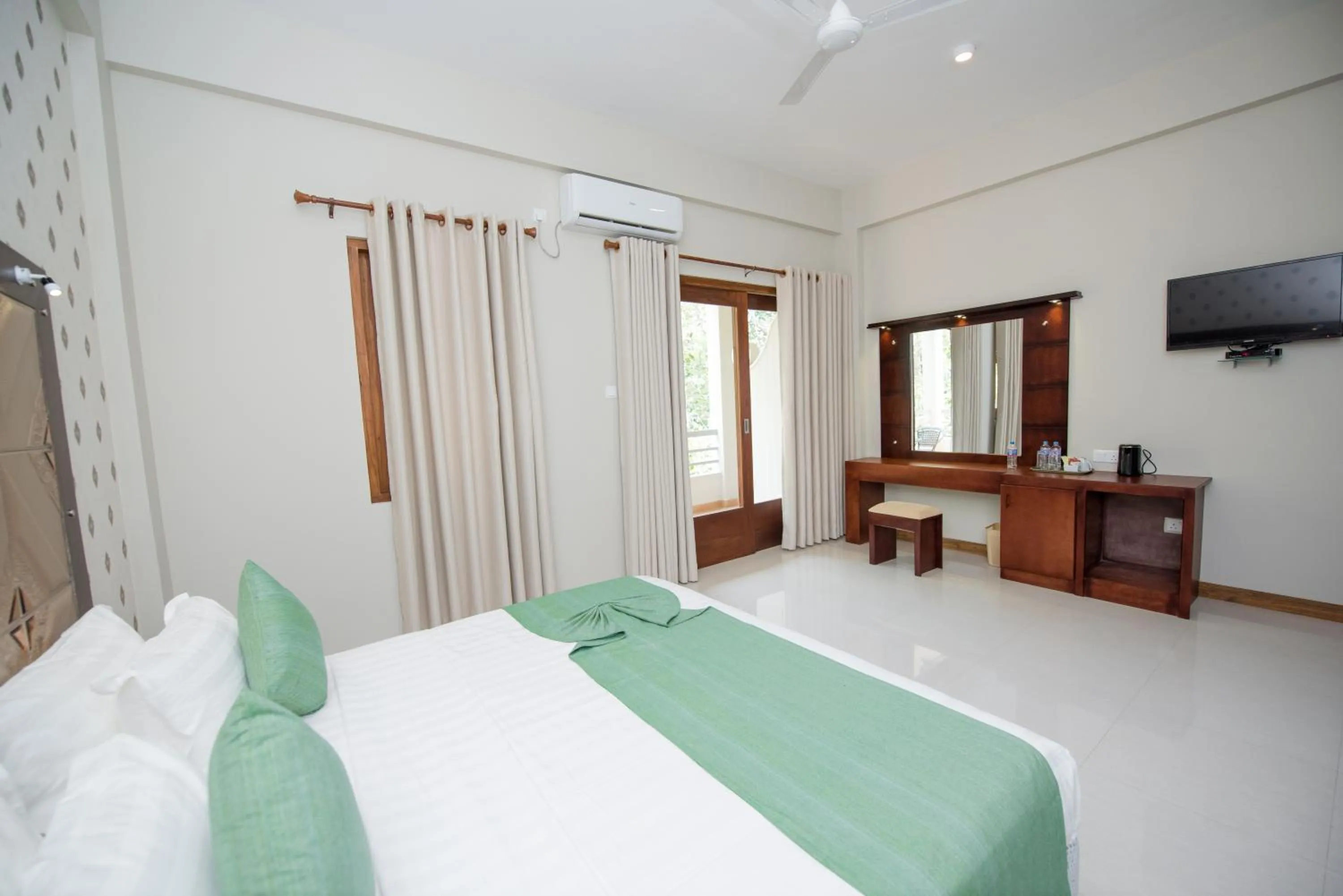 Bedroom, Bed in Mount Rich Rumassala