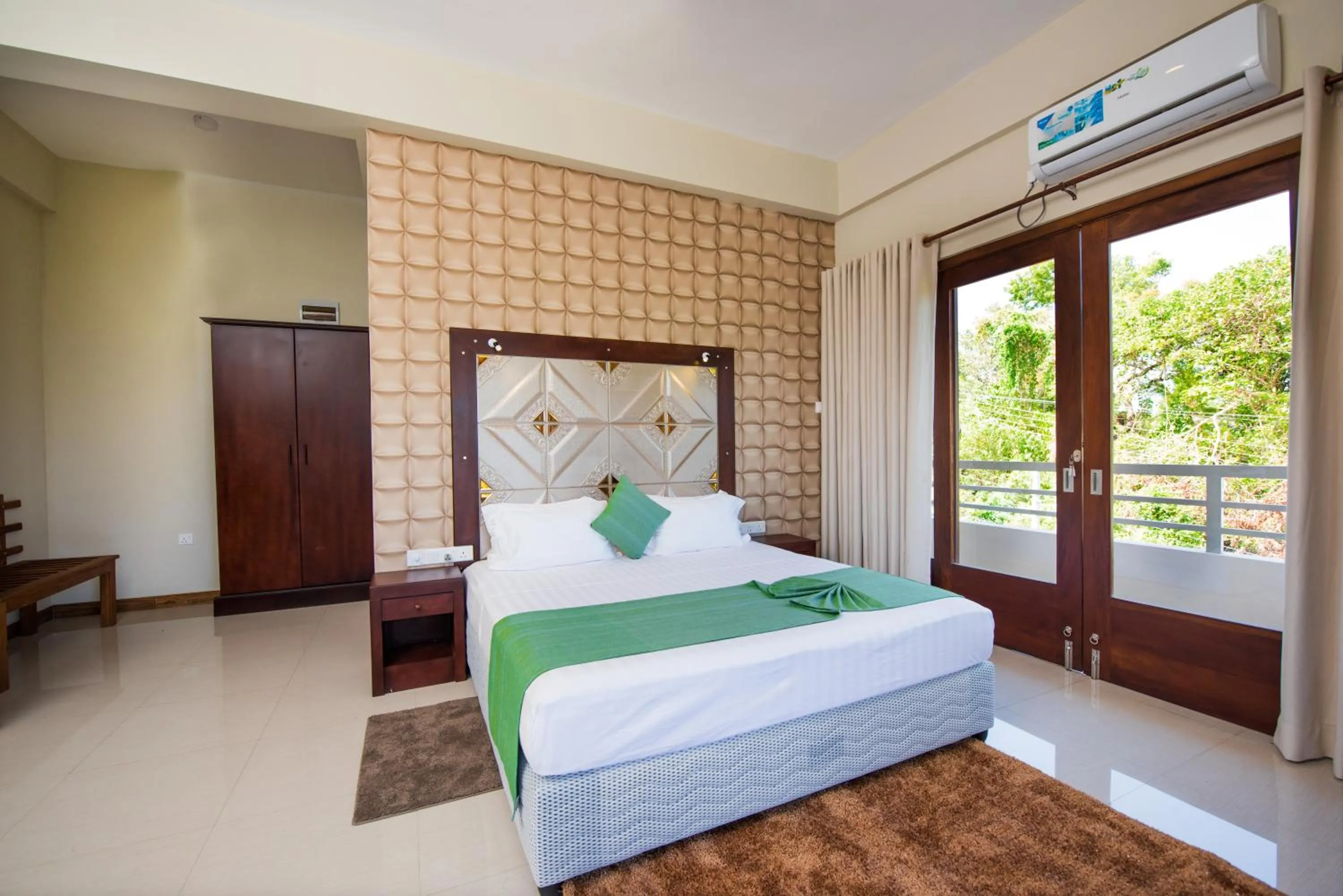 Bedroom, Bed in Mount Rich Rumassala