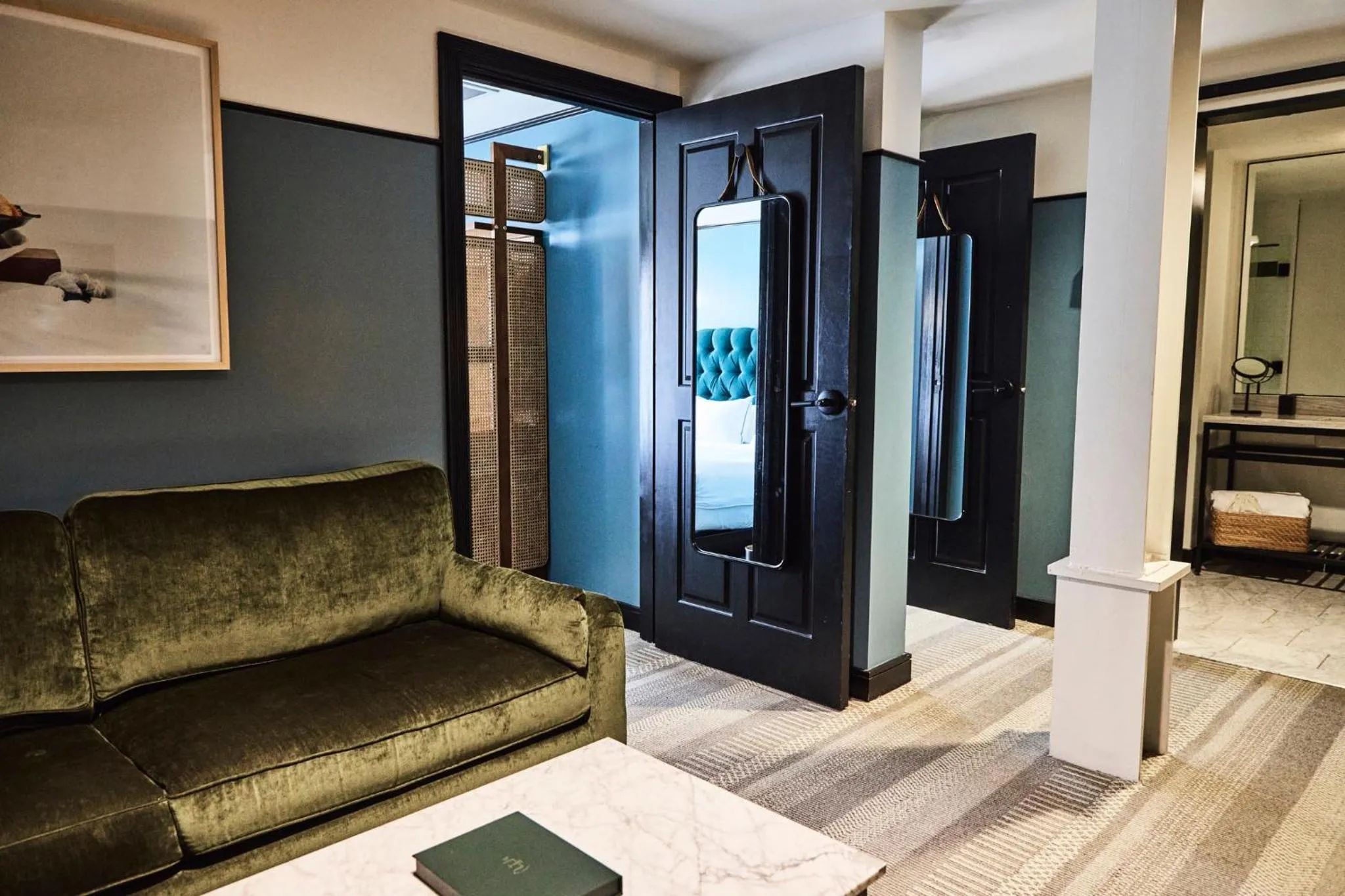 Photo of the whole room in Emeline