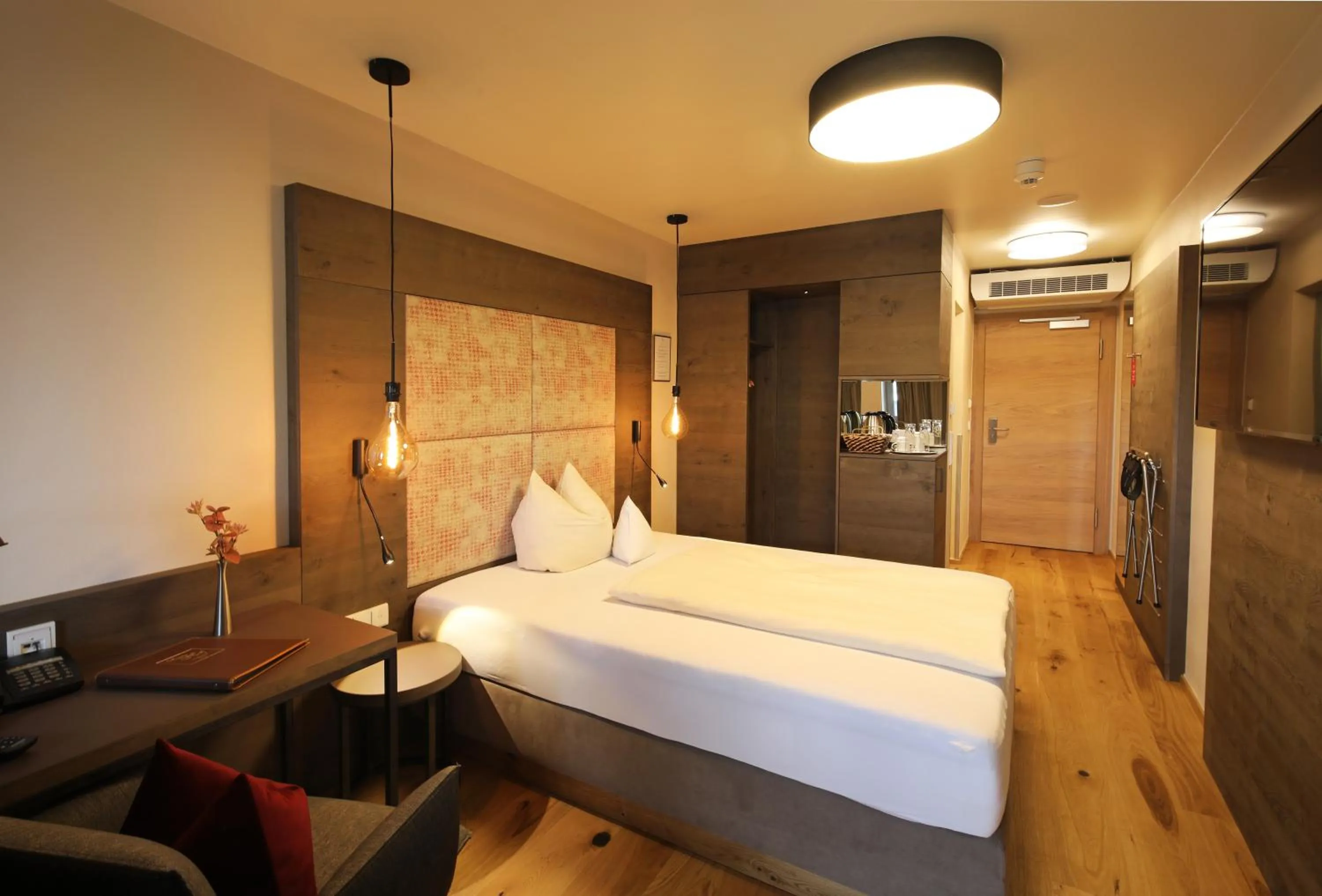 Bed in Vilstaler Hof Landgasthof & Hotel