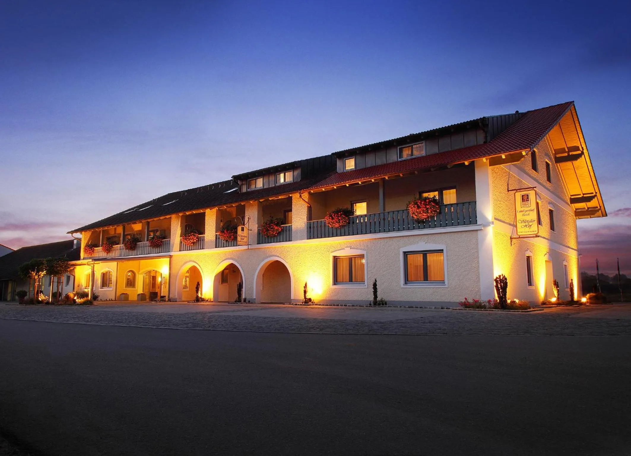 Facade/entrance in Vilstaler Hof Landgasthof & Hotel