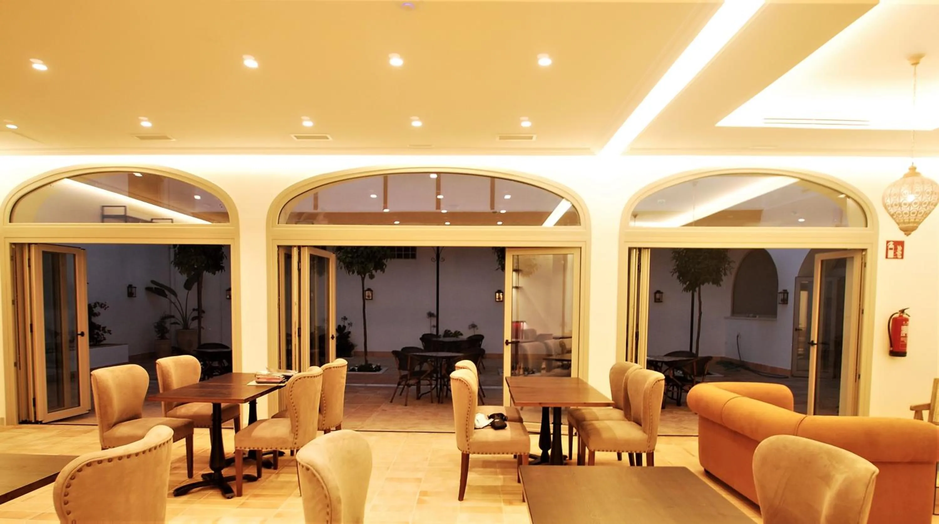 Communal lounge/ TV room in Albariza Hotel Boutique