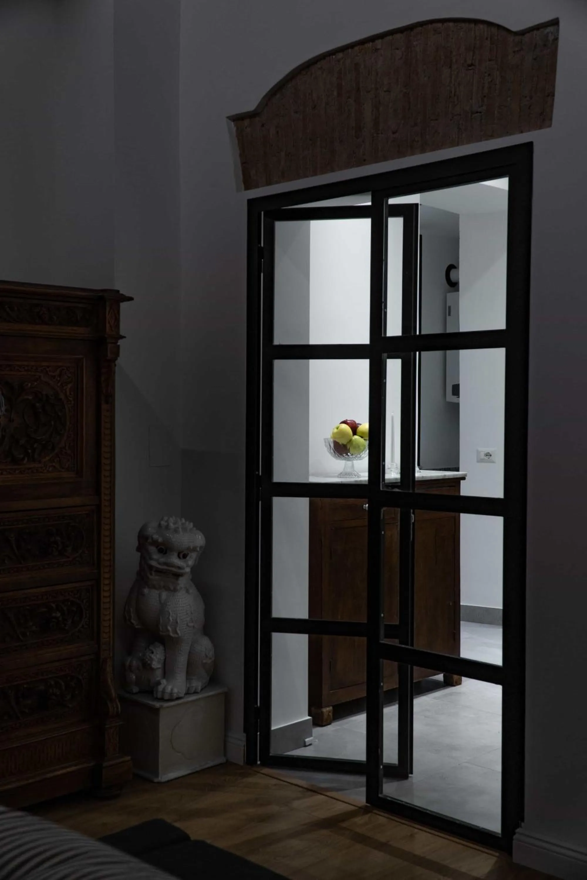 Decorative detail in Corso 101