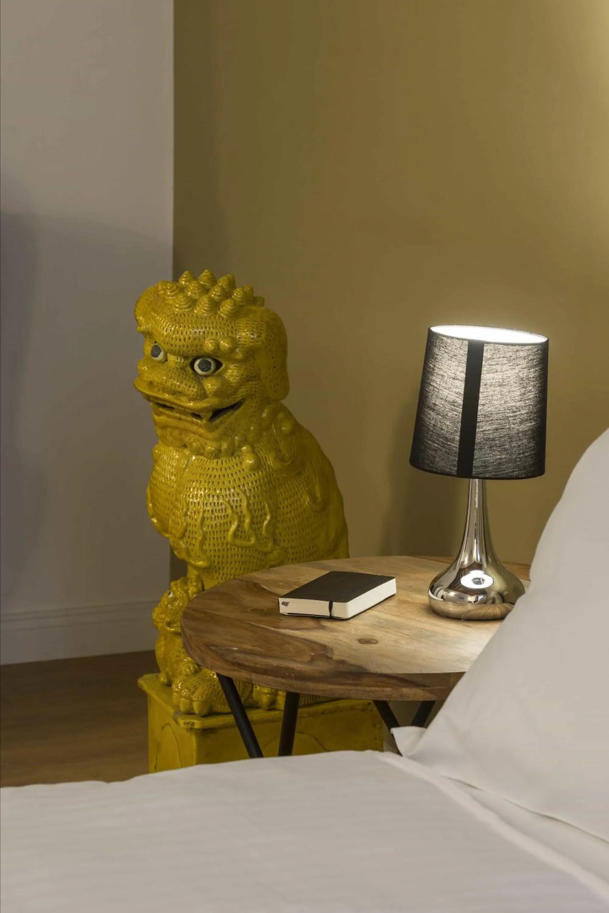 Decorative detail, Bed in Corso 101