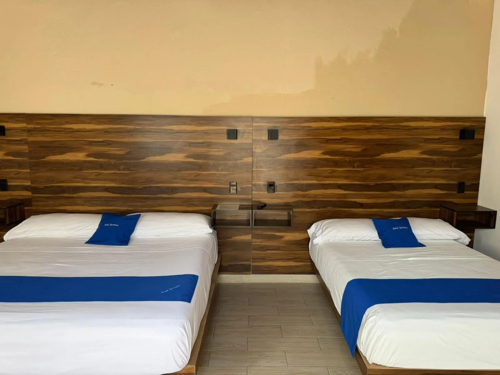 Bathroom, Bed in Hotel Queretaro