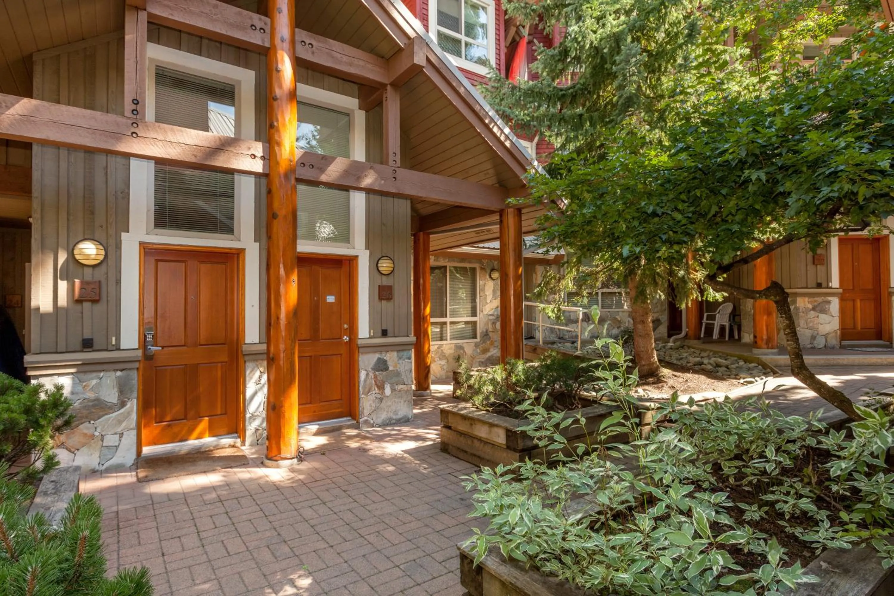 Facade/entrance in Symphony by Whistler Premier