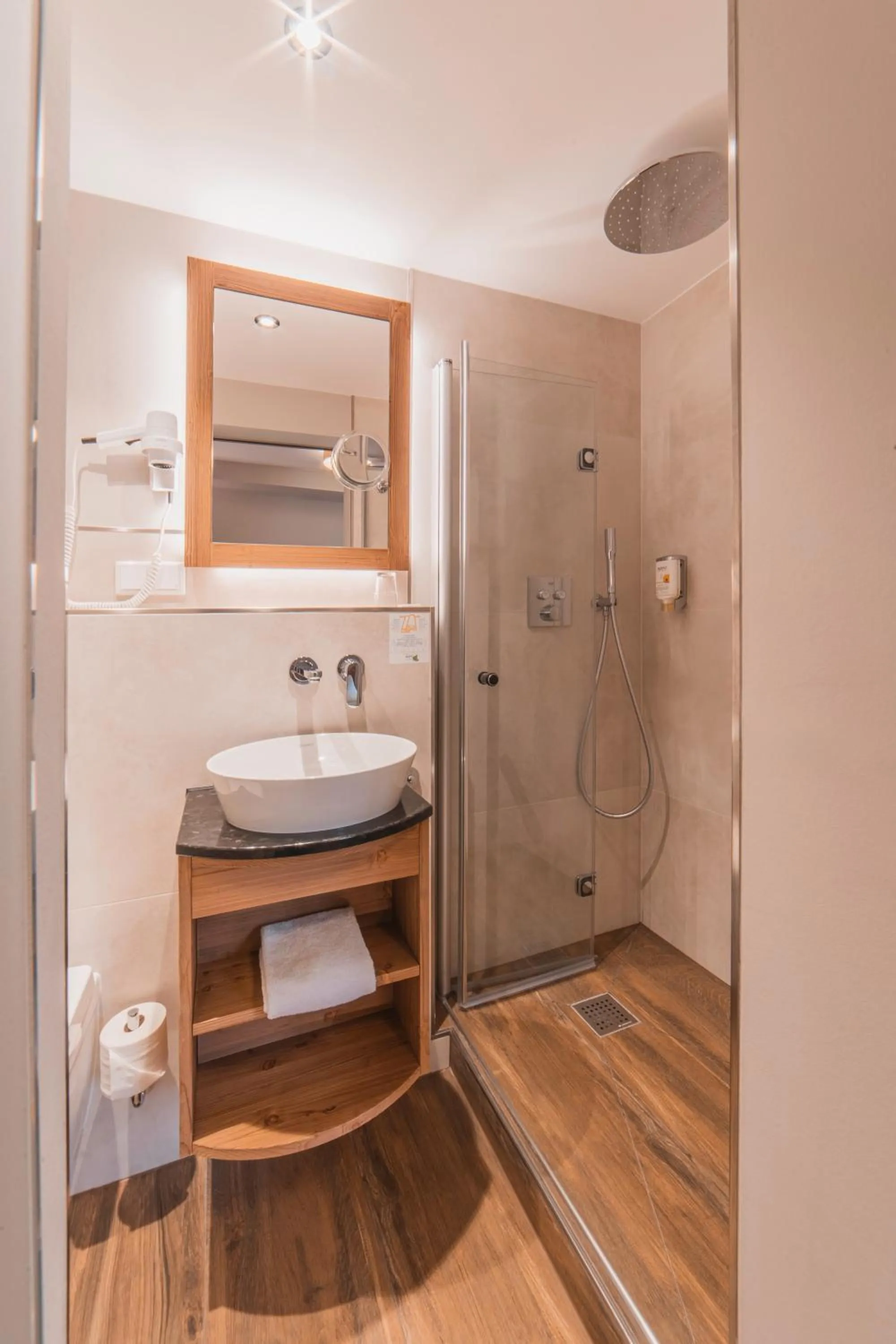 Shower in AKZENT Hotel Berg's Alte Bauernschänke- Wellness und Wein