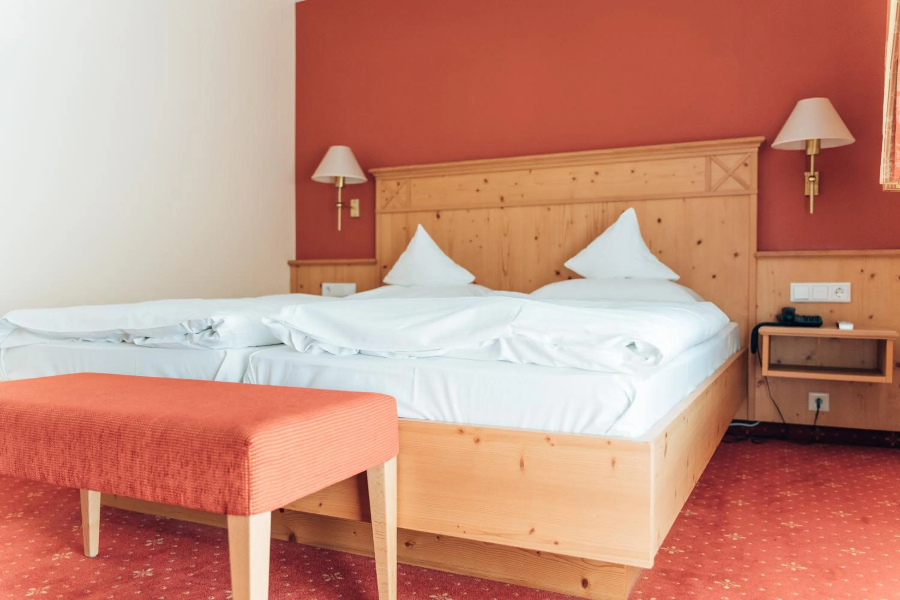 Photo of the whole room, Bed in AKZENT Hotel Berg's Alte Bauernschänke- Wellness und Wein