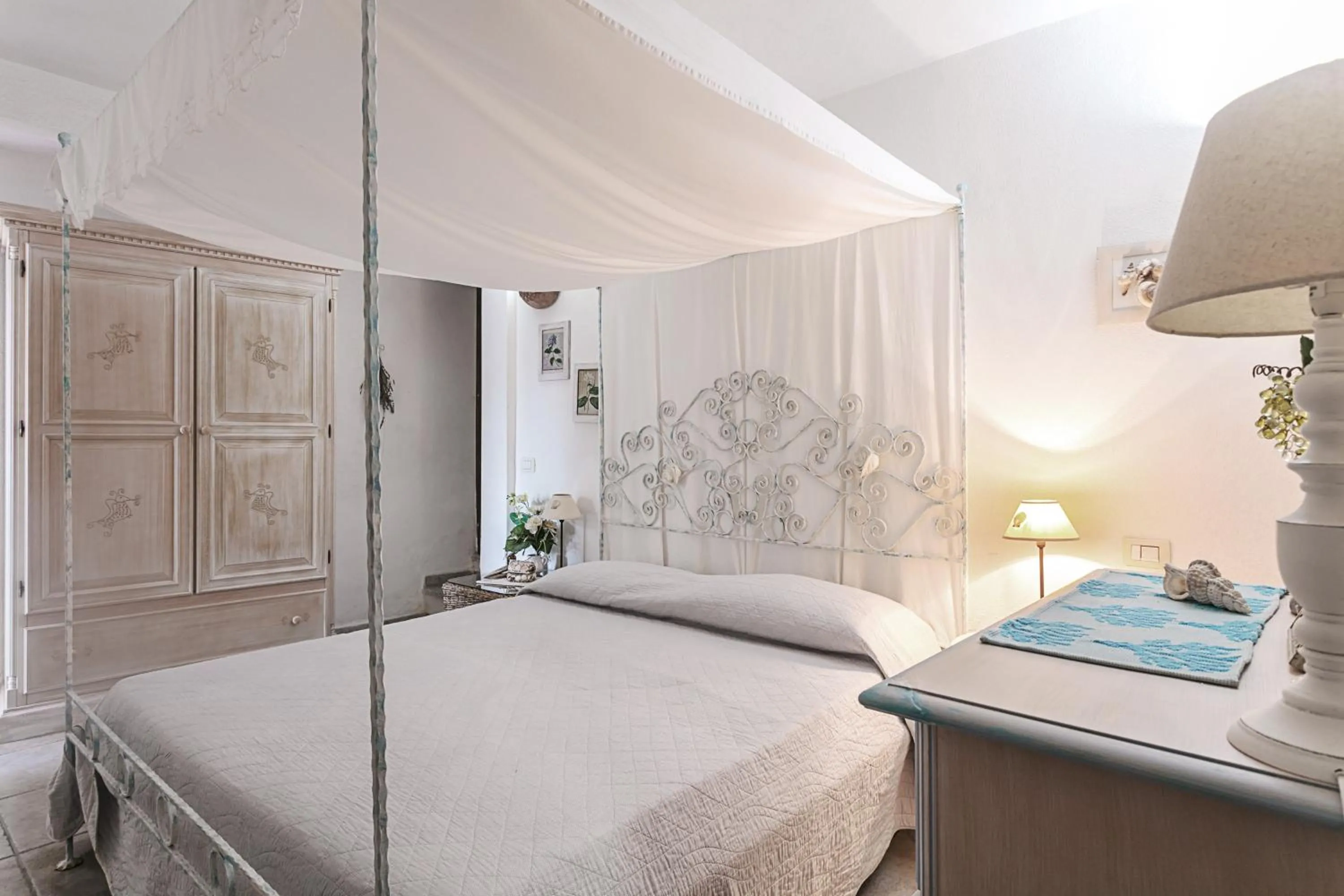 Living room, Bed in Casa Gaia al mare