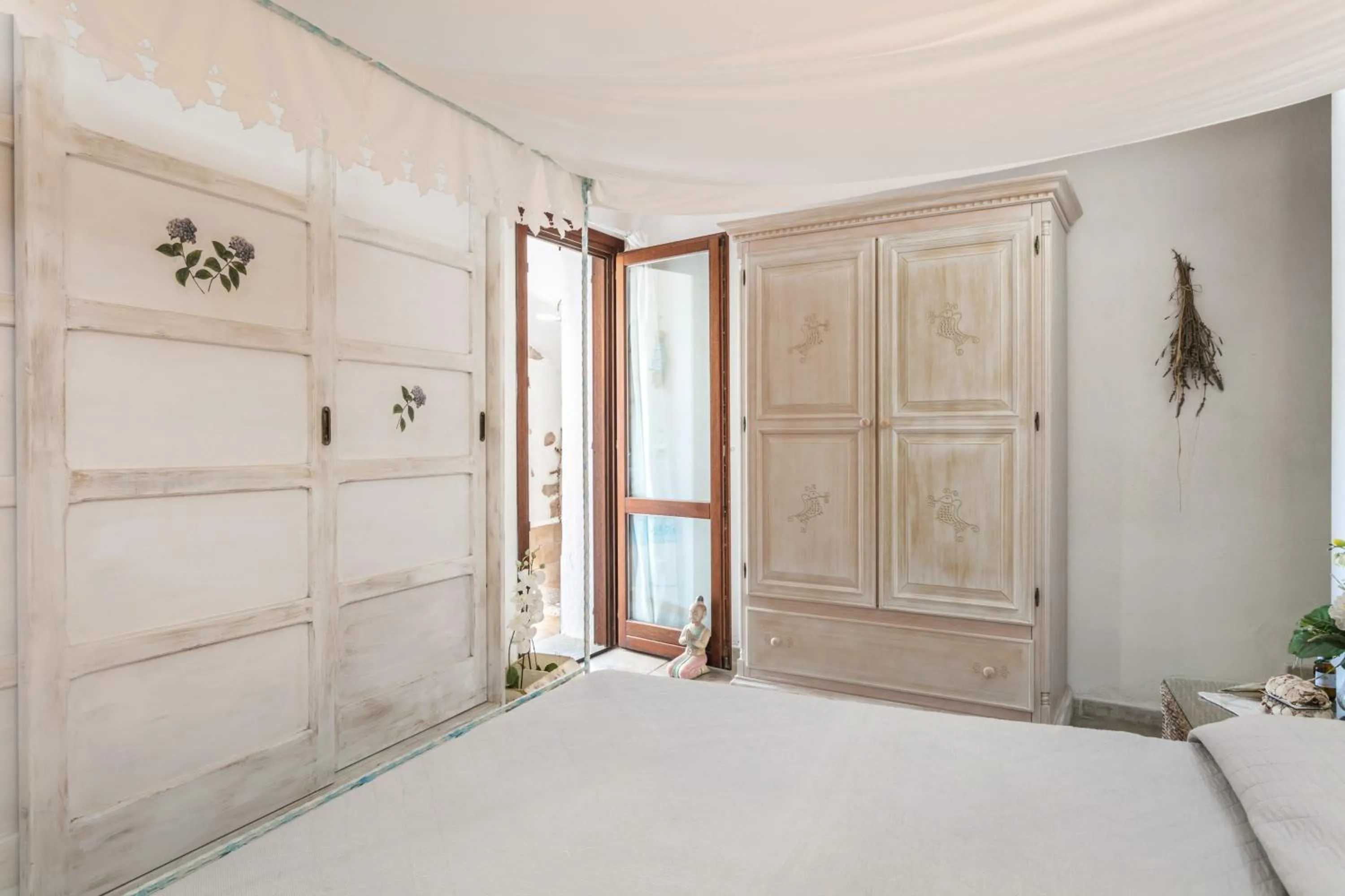 Living room, Bed in Casa Gaia al mare