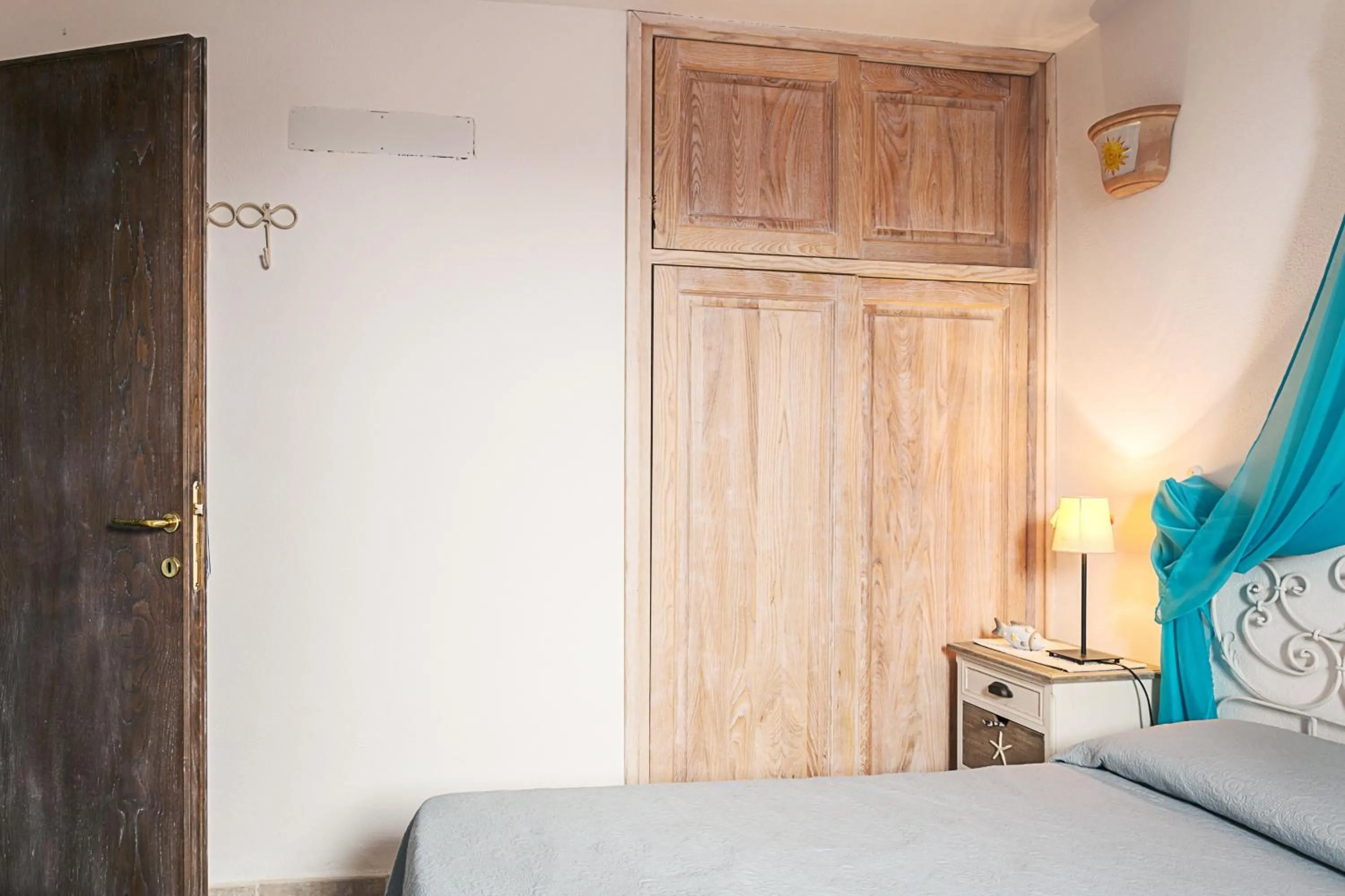 Living room, Bed in Casa Gaia al mare