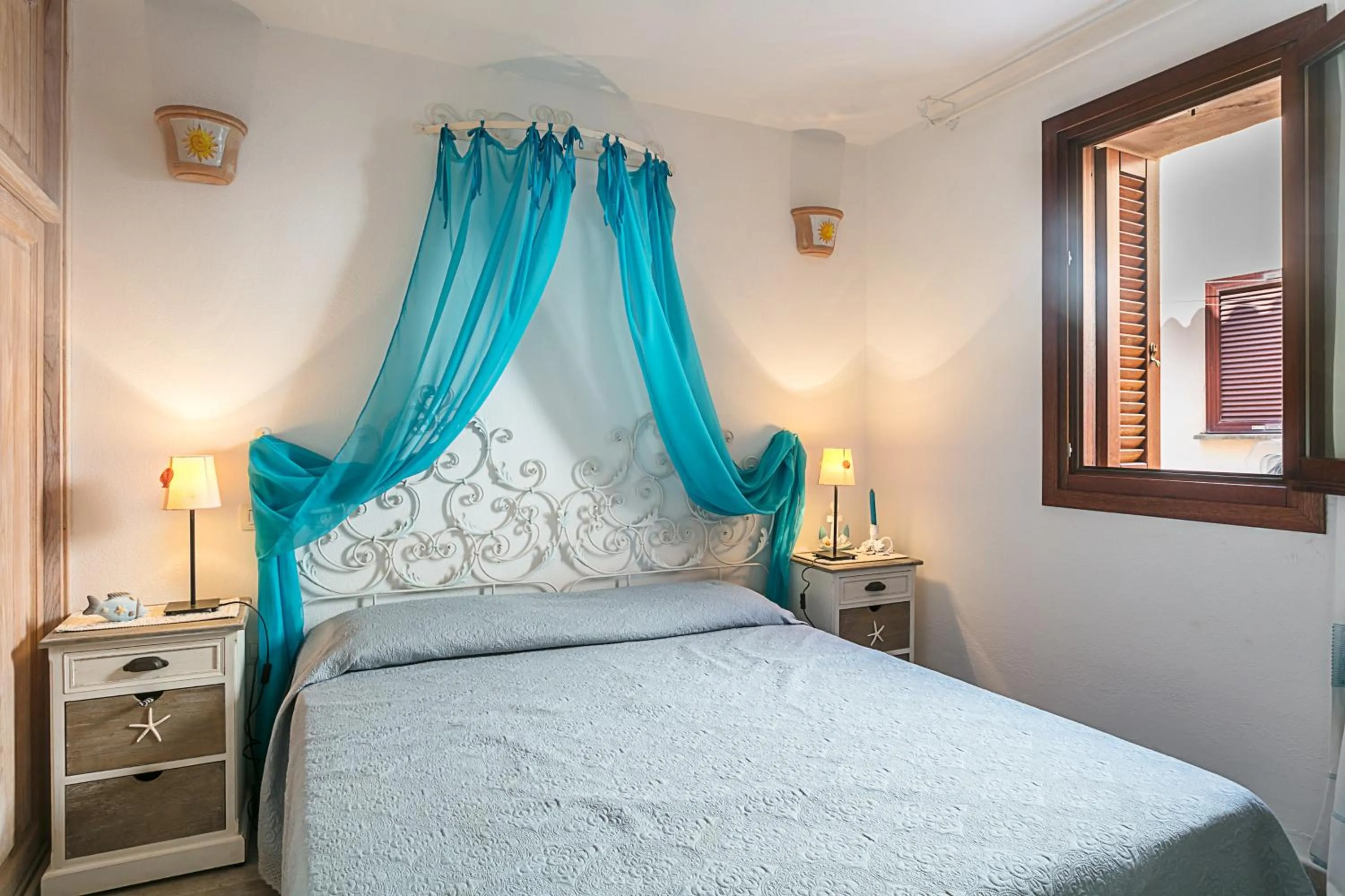 Living room, Bed in Casa Gaia al mare