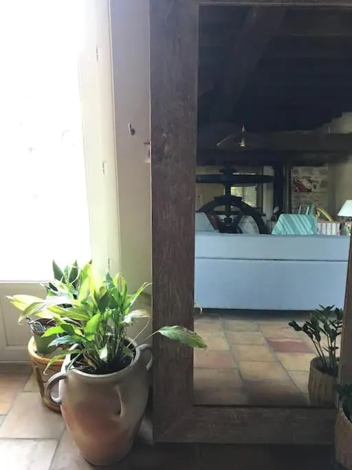 Living room in Moulin sous la Vergne
